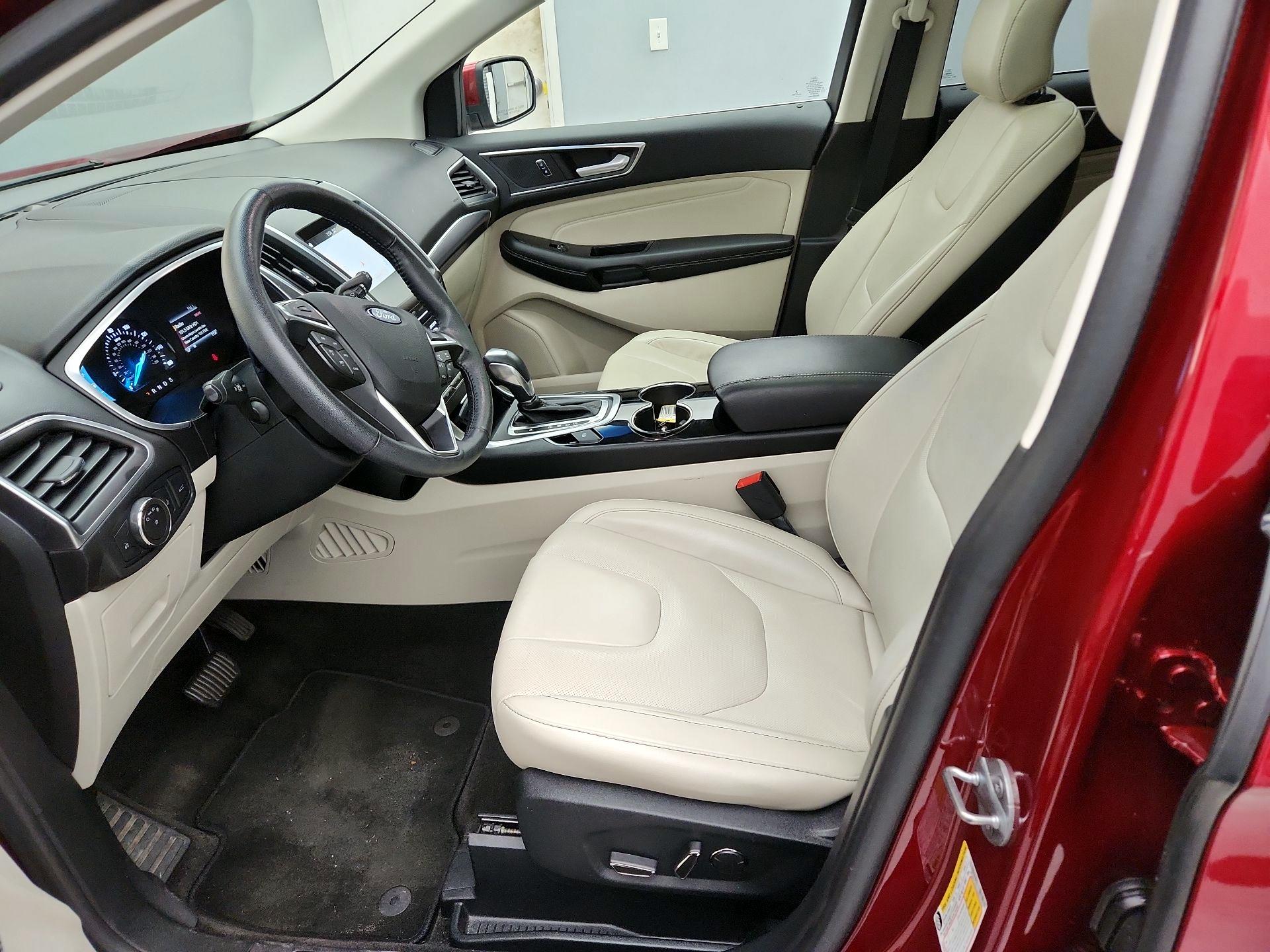 Thumbnail: 2017 Ford Edge - 11