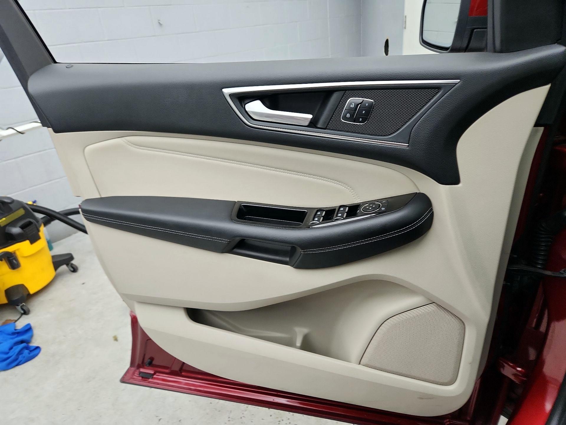 Thumbnail: 2017 Ford Edge - 12