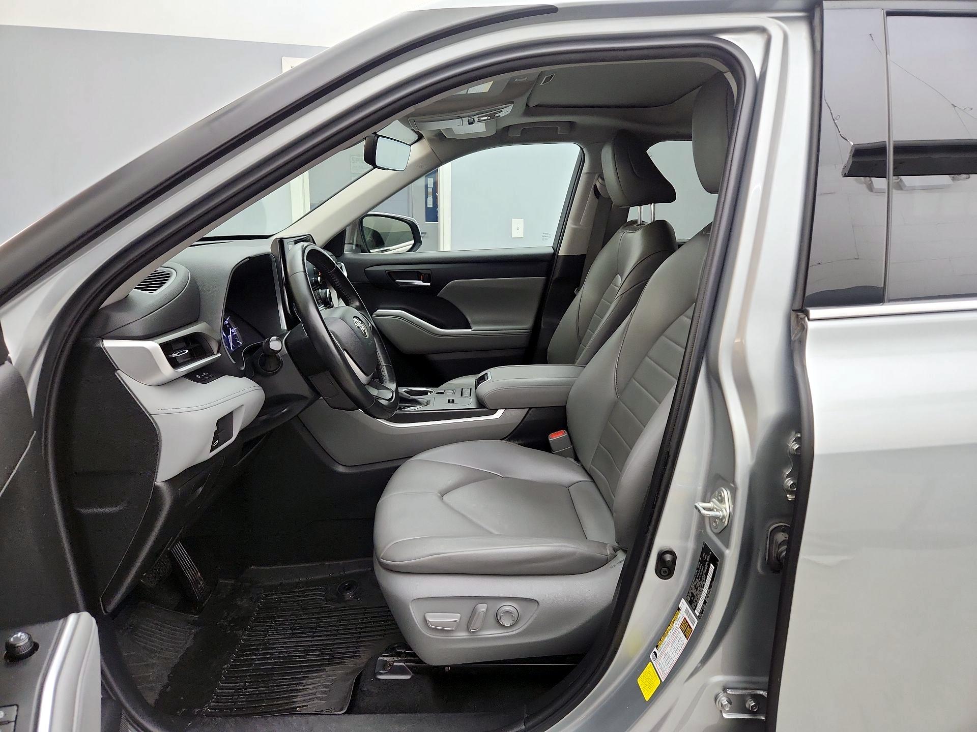 Thumbnail: 2022 Toyota Highlander - 11