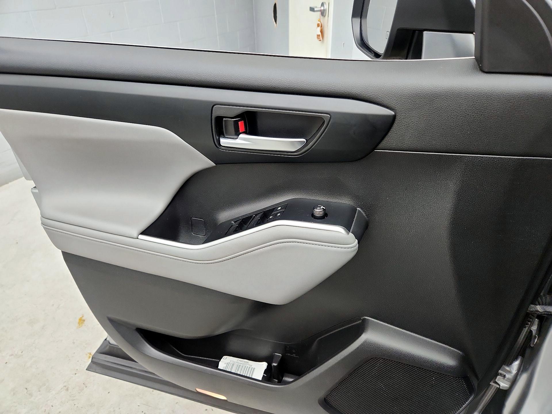 Thumbnail: 2022 Toyota Highlander - 12