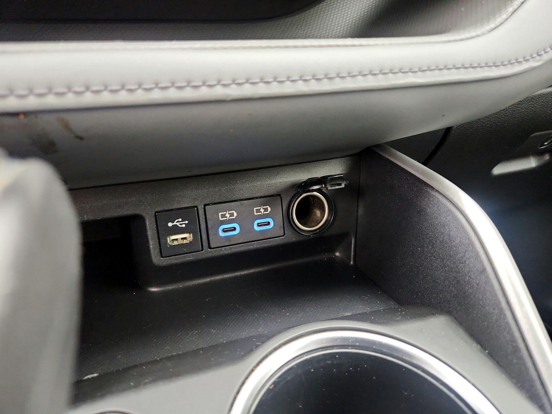 Thumbnail: 2022 Toyota Highlander - 19