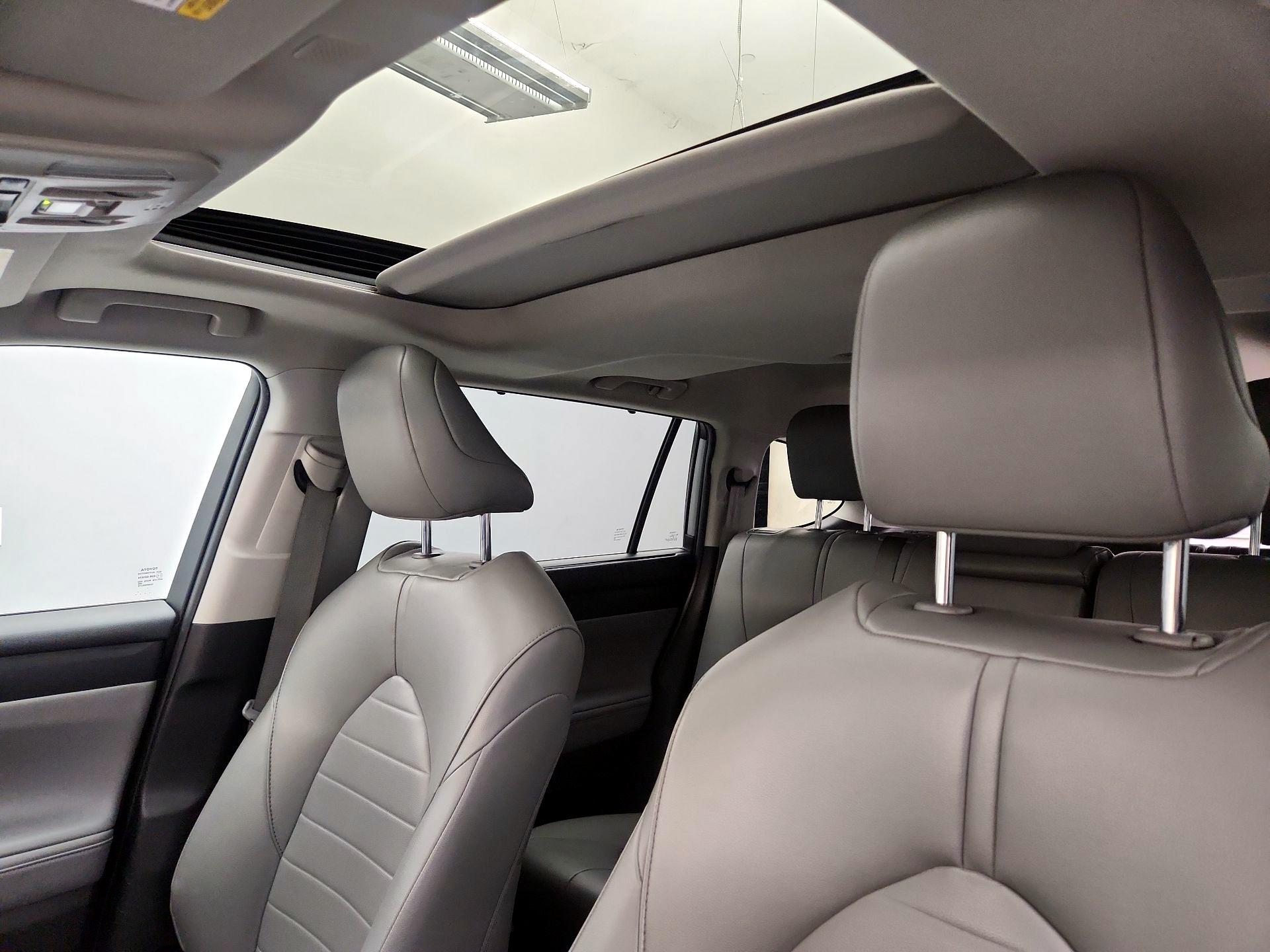 Thumbnail: 2022 Toyota Highlander - 20