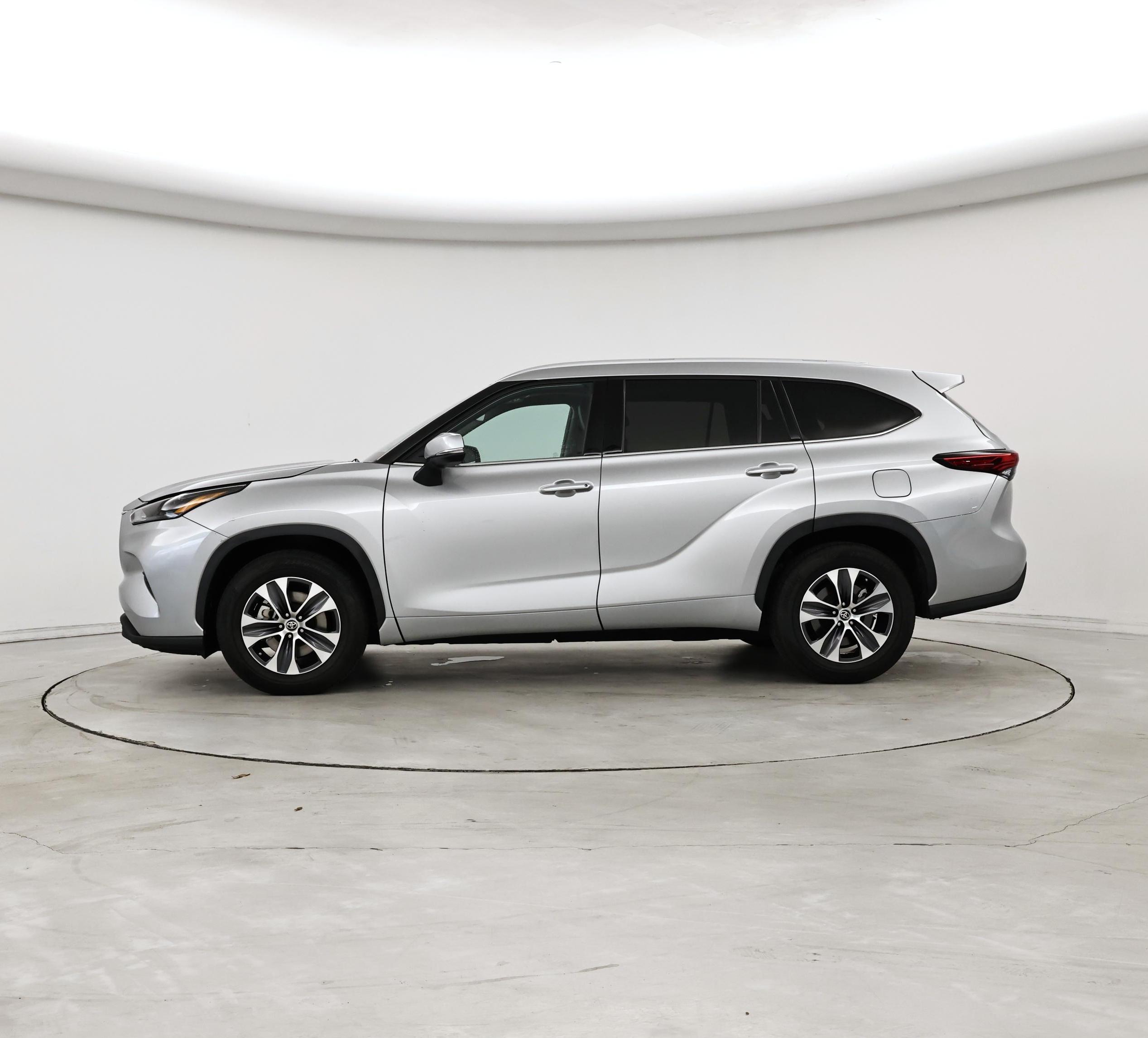 Thumbnail: 2022 Toyota Highlander - 3