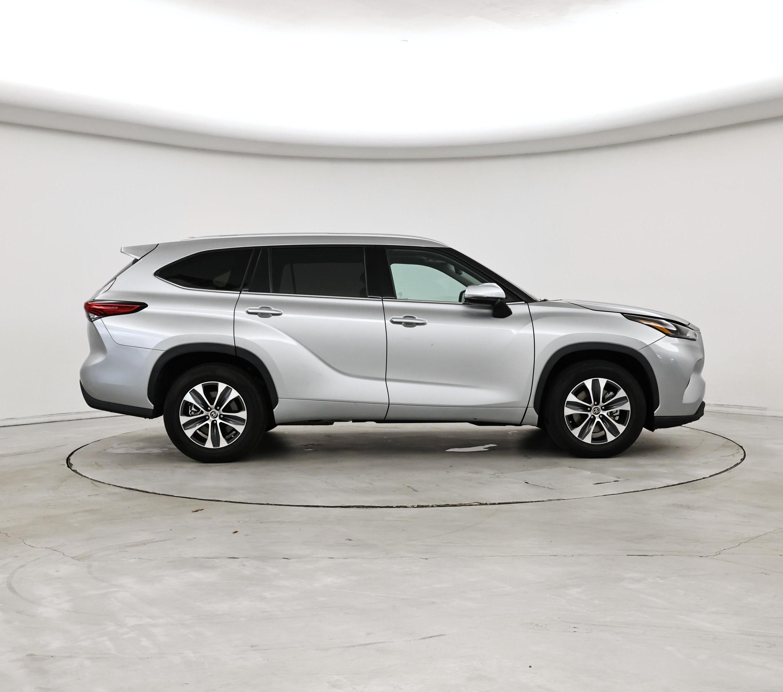 Thumbnail: 2022 Toyota Highlander - 7