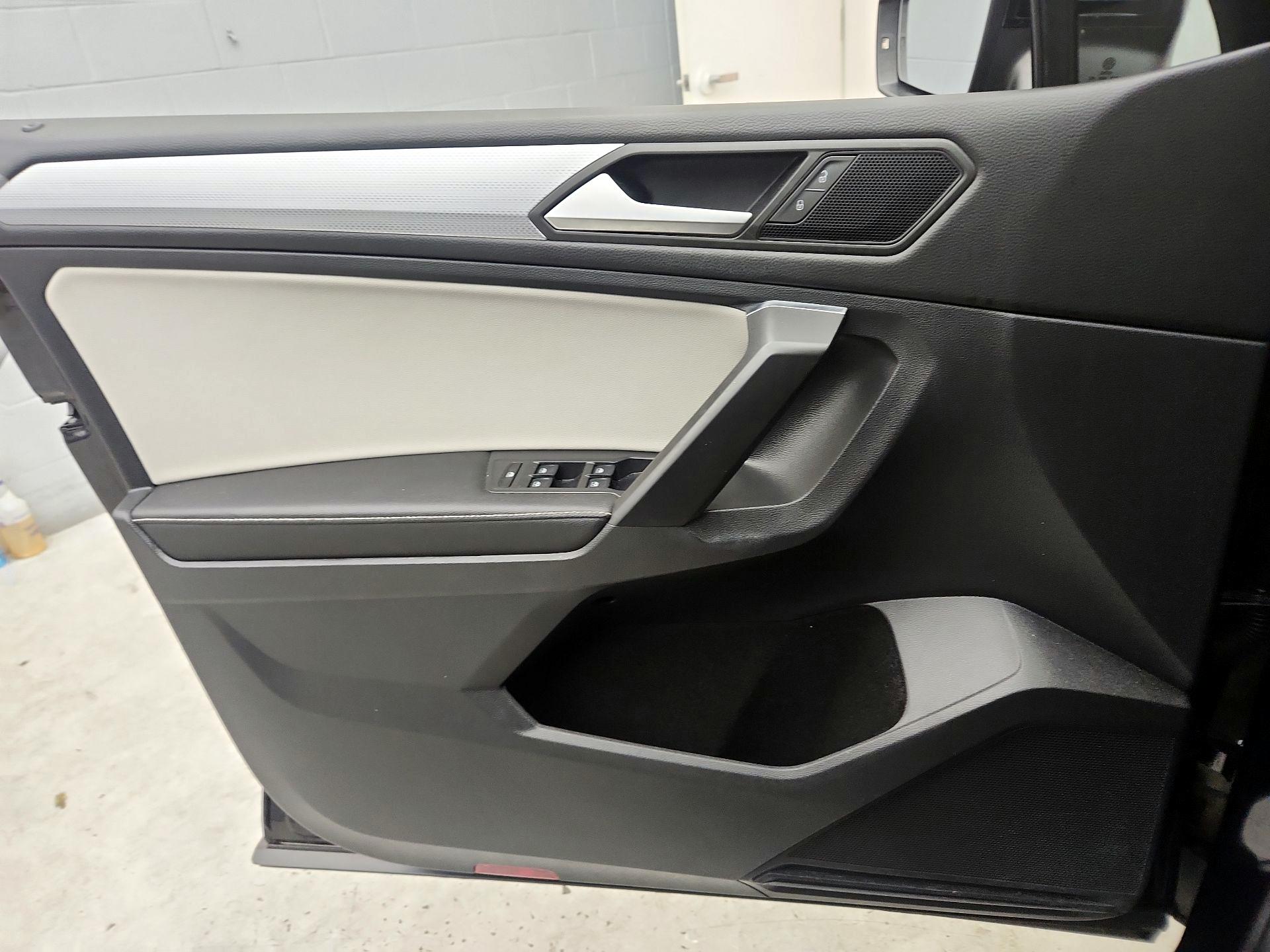 Thumbnail: 2022 Volkswagen Tiguan - 12