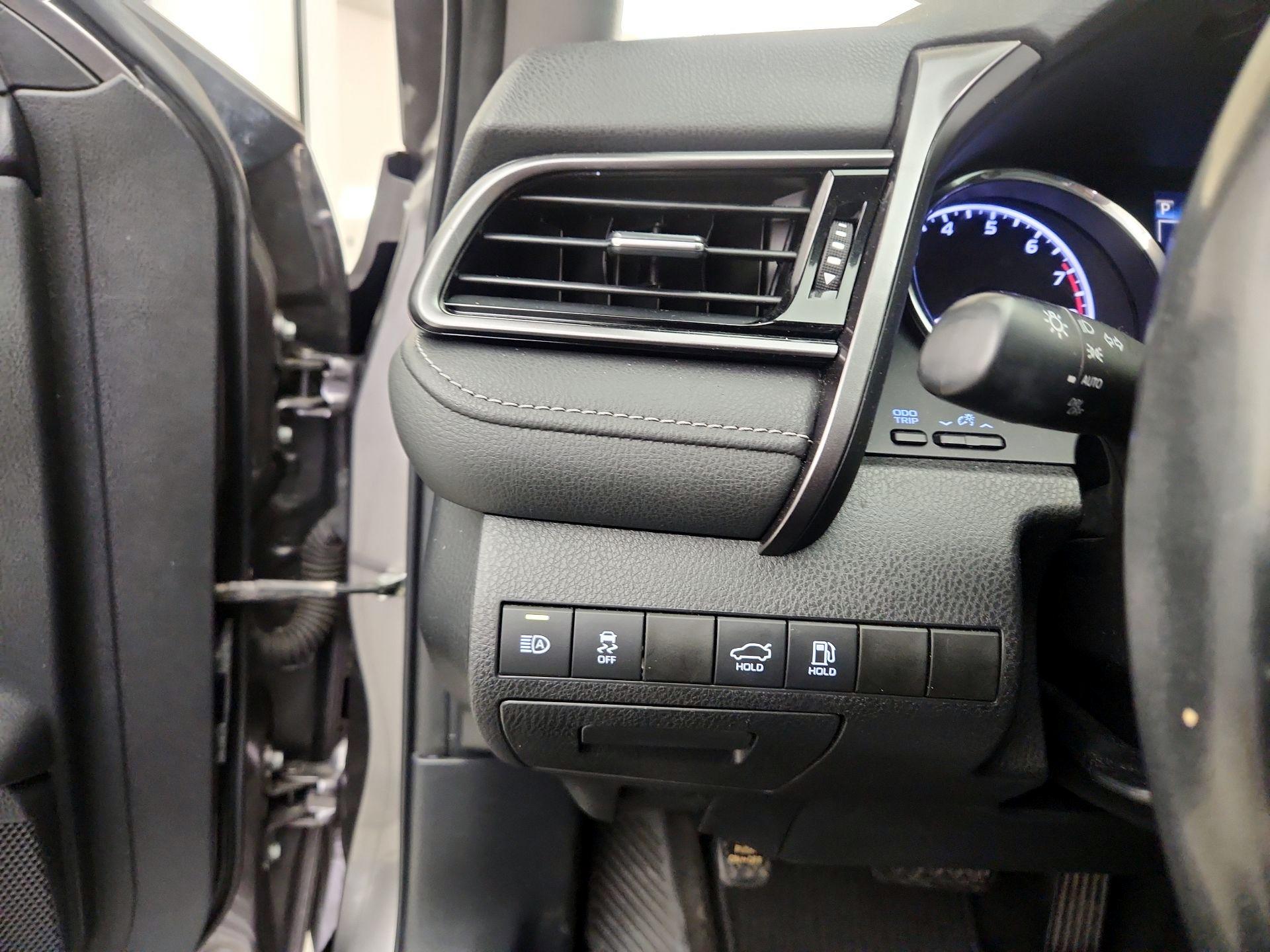 Thumbnail: 2019 Toyota Camry - 13