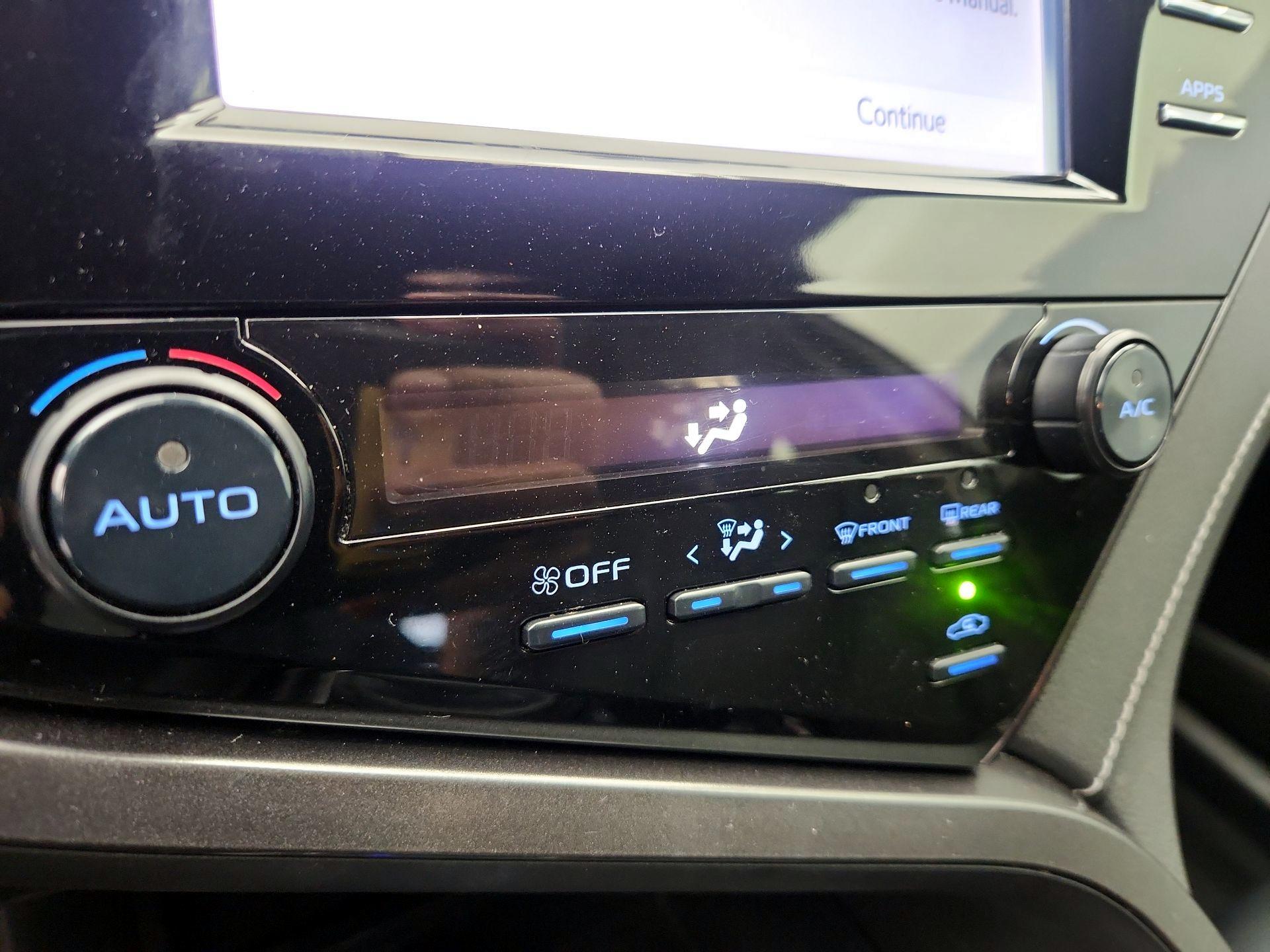 Thumbnail: 2019 Toyota Camry - 16