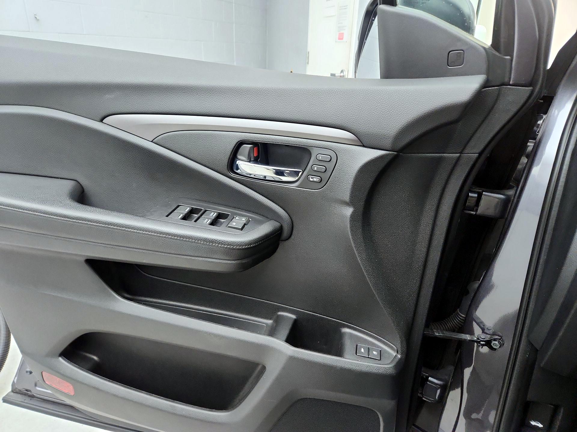 Thumbnail: 2020 Honda Pilot - 12