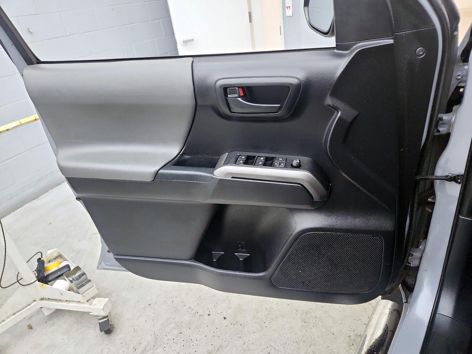 Thumbnail: 2020 Toyota Tacoma - 12