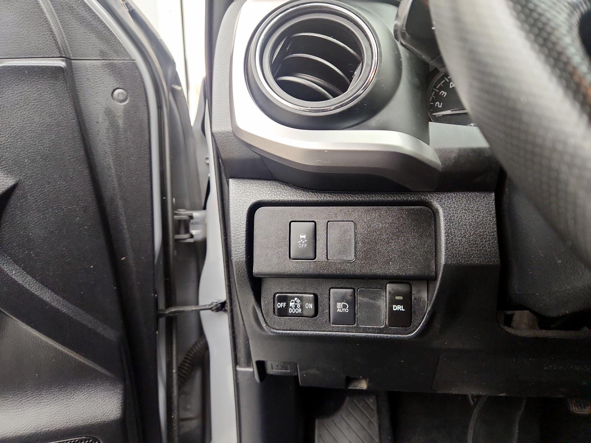 Thumbnail: 2020 Toyota Tacoma - 13