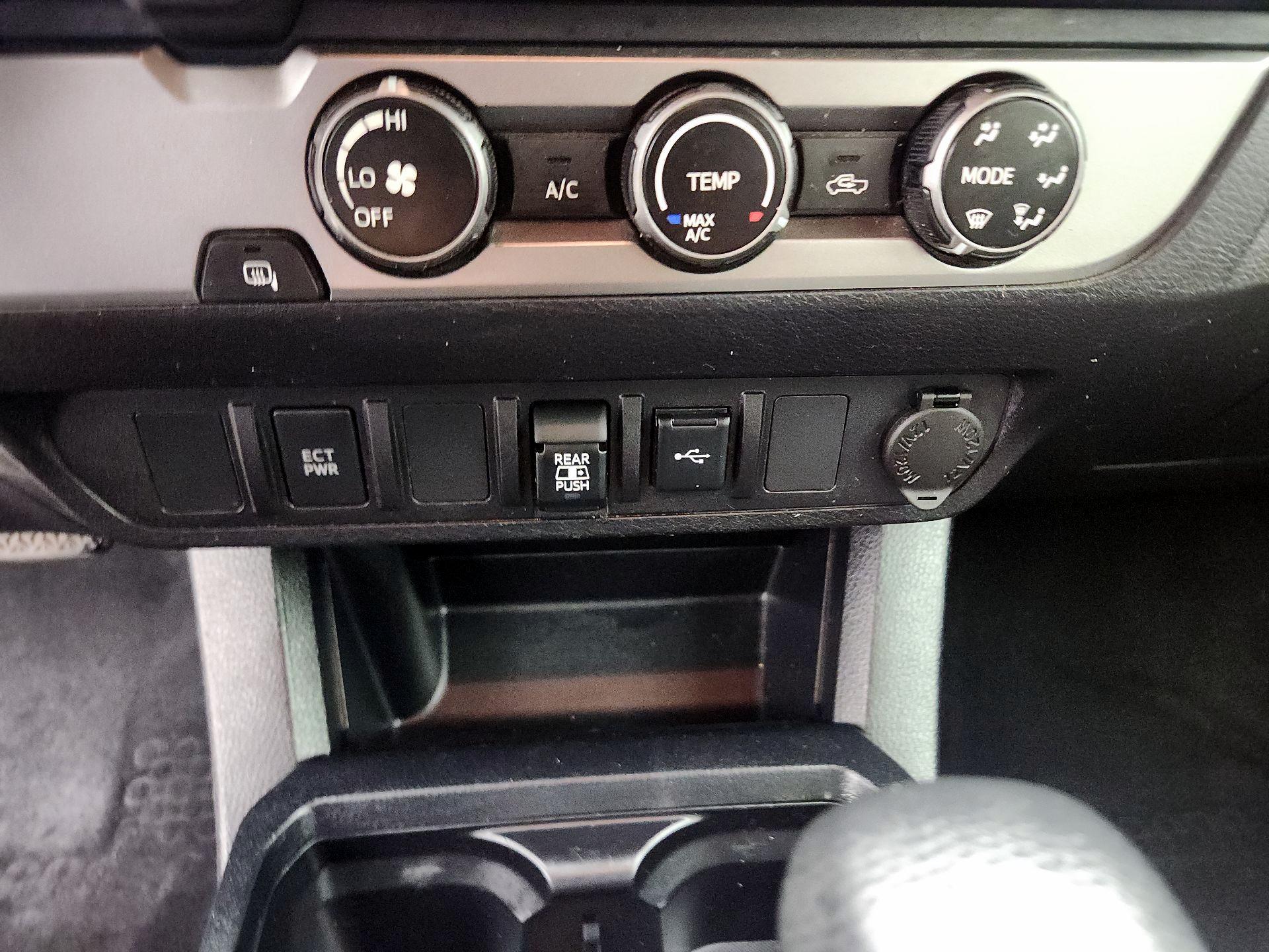 Thumbnail: 2020 Toyota Tacoma - 18