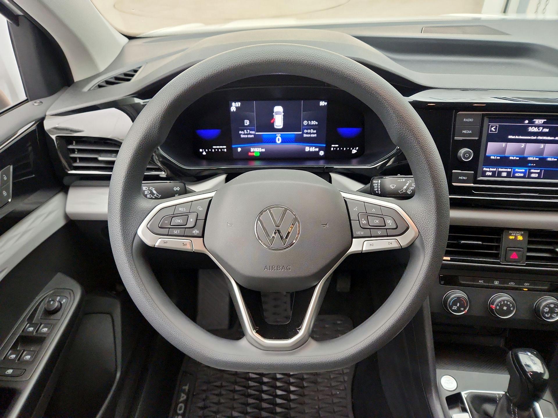 Thumbnail: 2022 Volkswagen Taos - 10