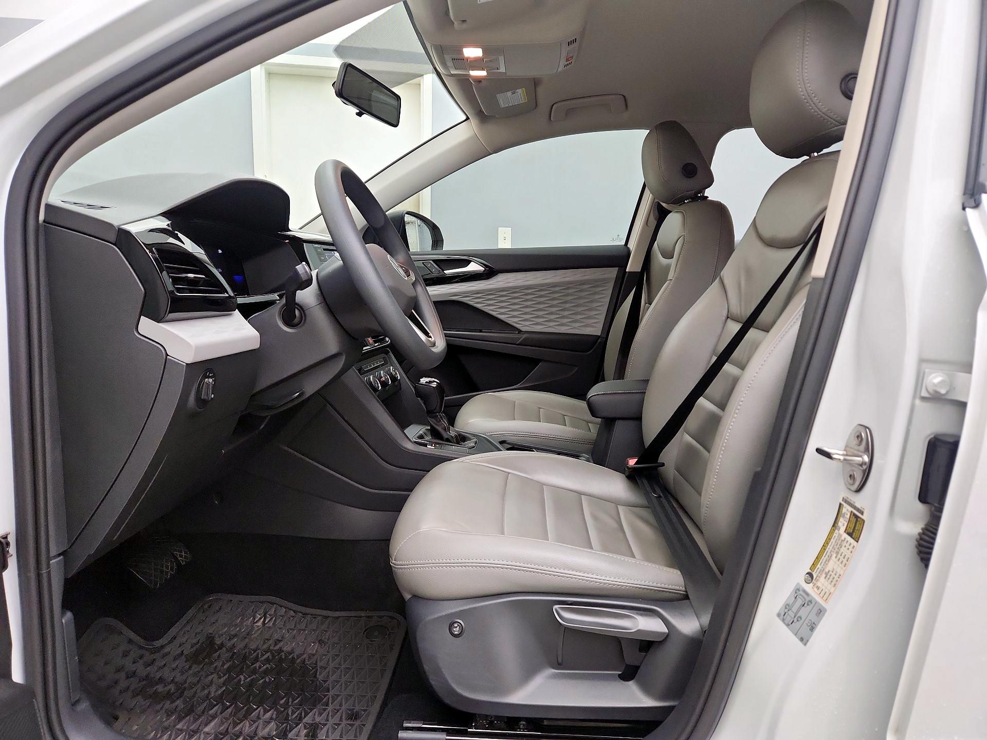 Thumbnail: 2022 Volkswagen Taos - 11