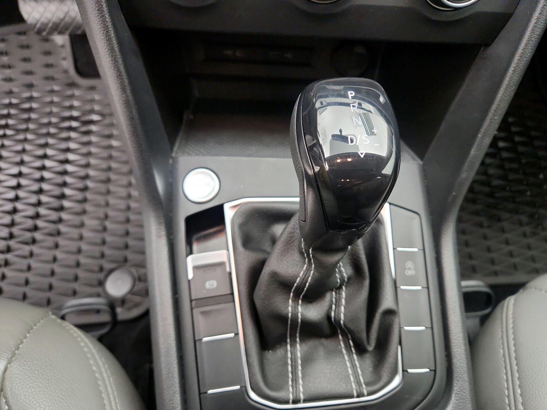 Thumbnail: 2022 Volkswagen Taos - 17