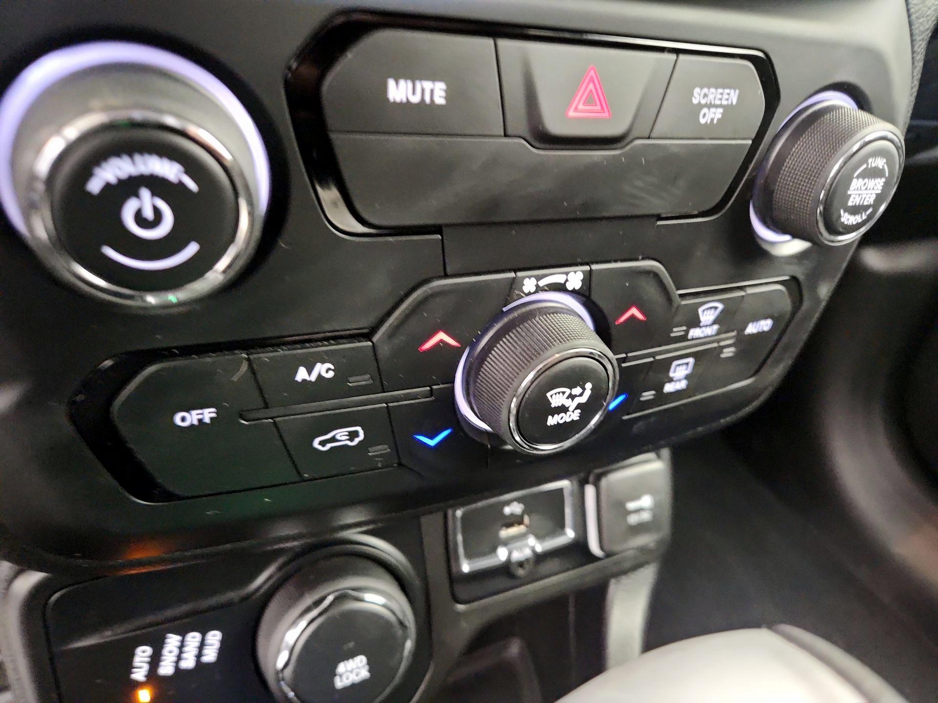 Thumbnail: 2018 Jeep Renegade - 16