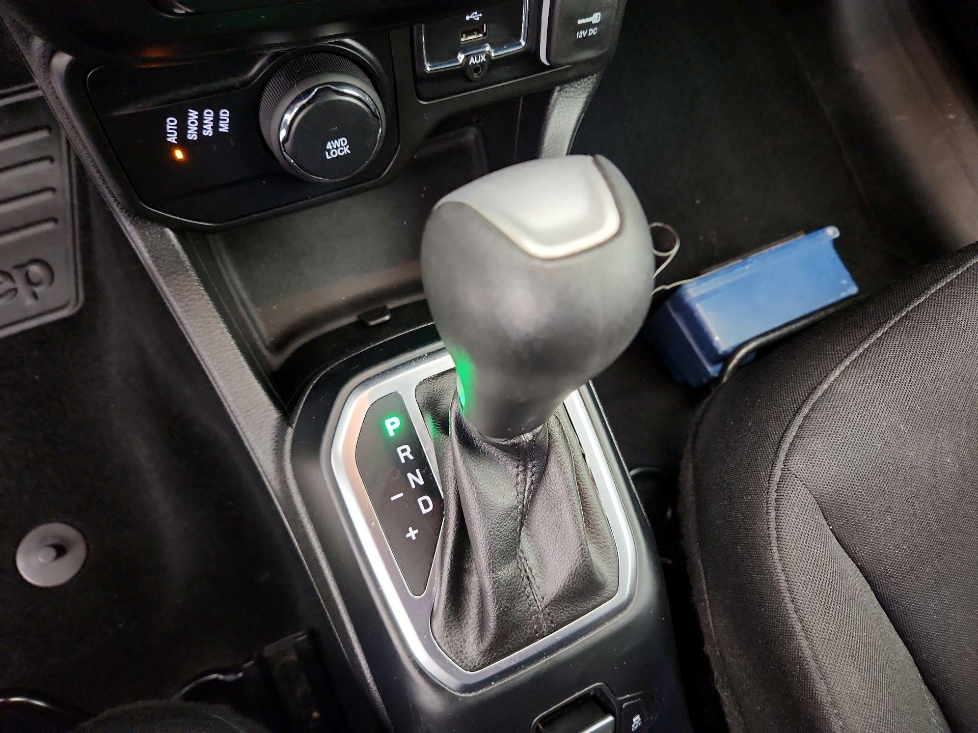 Thumbnail: 2018 Jeep Renegade - 17