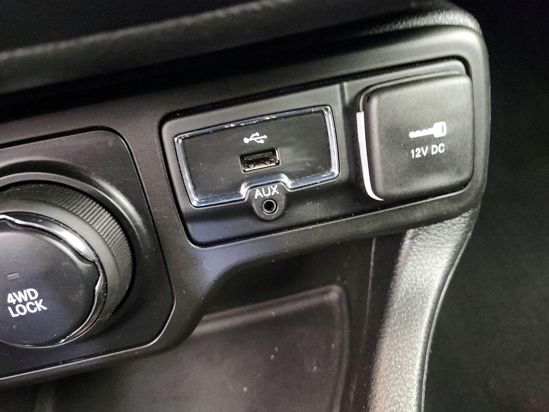 Thumbnail: 2018 Jeep Renegade - 18