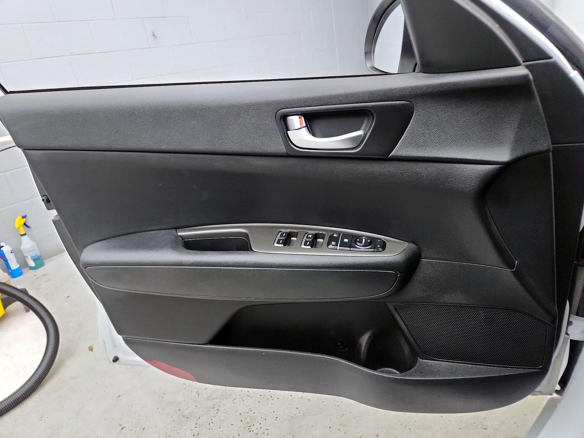 Thumbnail: 2020 Kia Optima - 12