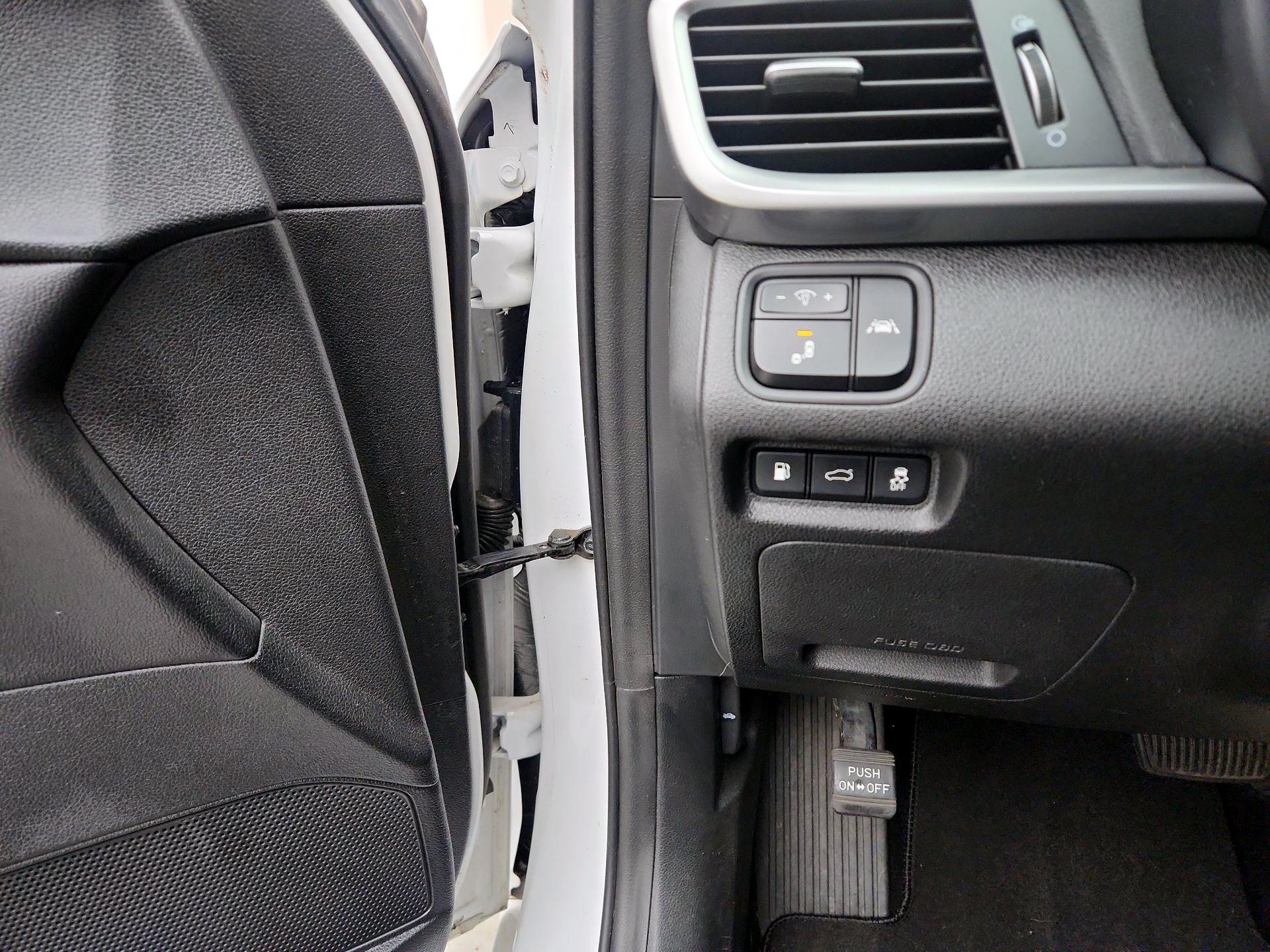 Thumbnail: 2020 Kia Optima - 13