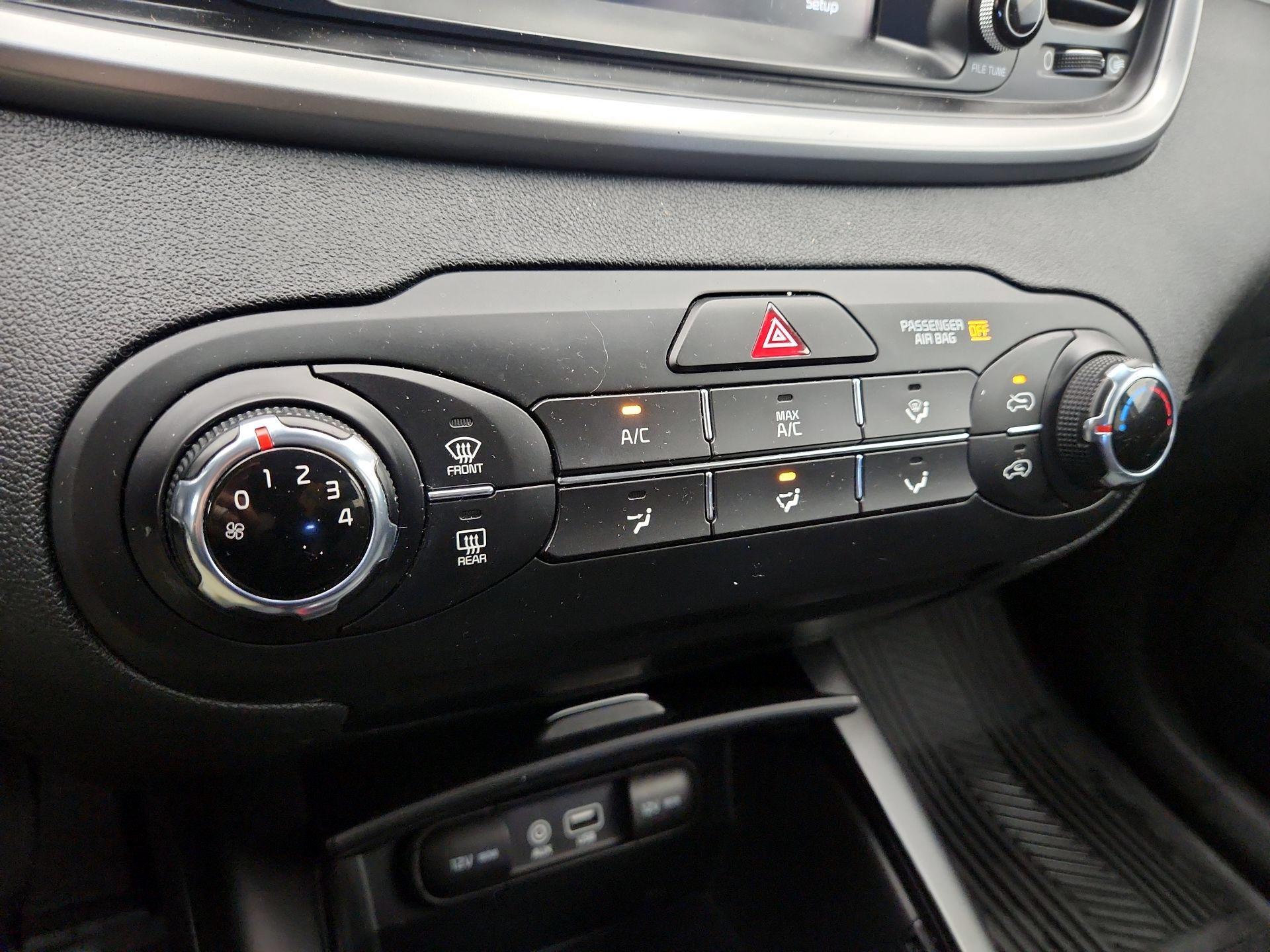 Thumbnail: 2019 Kia Sorento - 16