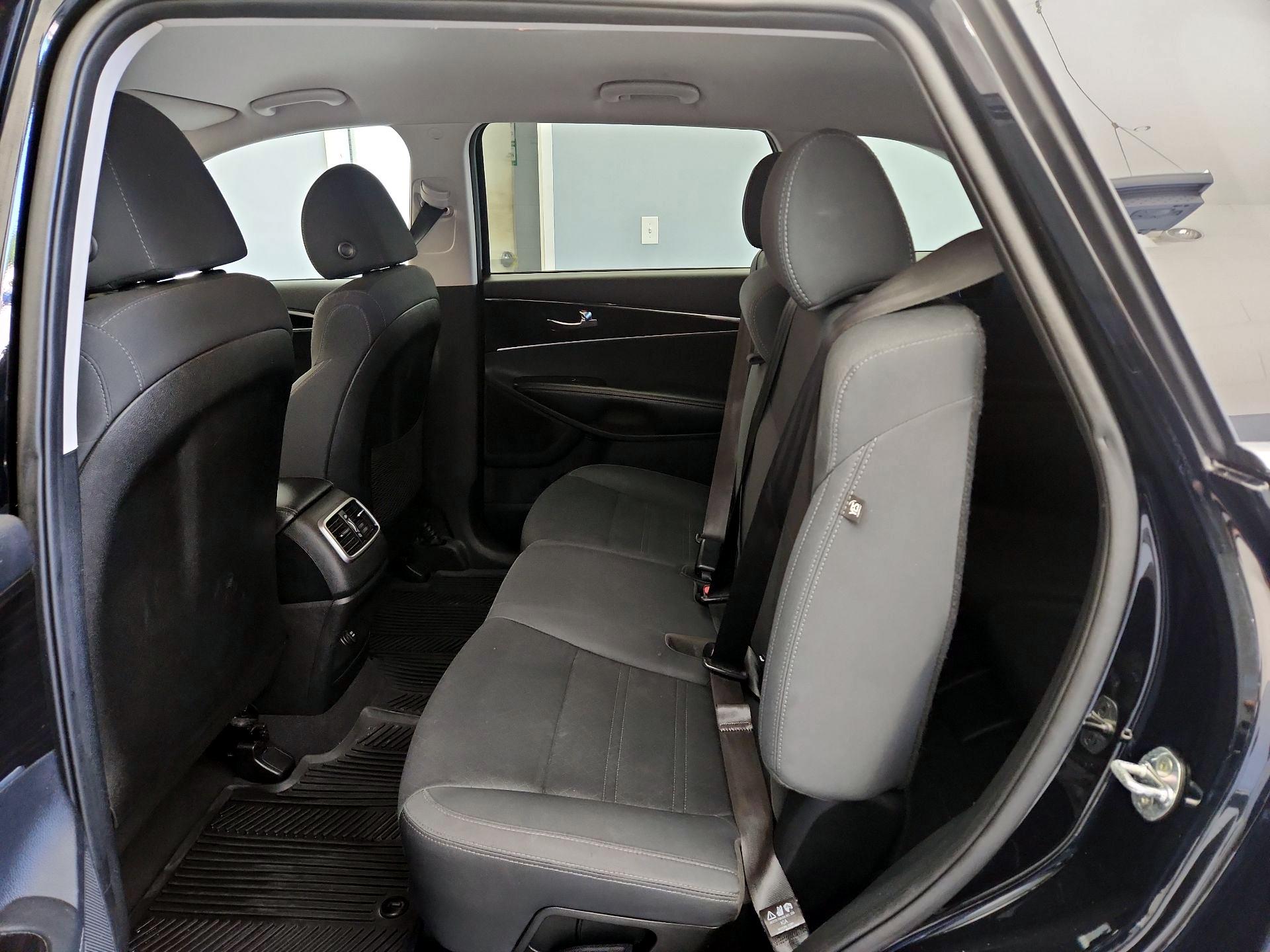 Thumbnail: 2019 Kia Sorento - 19