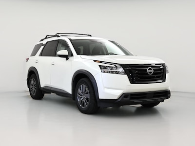 White 2022 Nissan Pathfinder SV