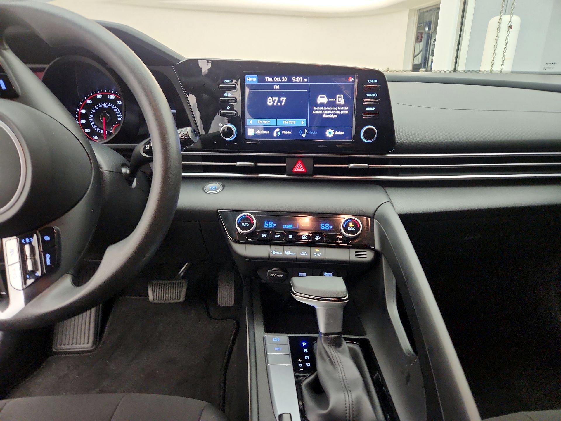 Thumbnail: 2022 Hyundai Elantra - 9