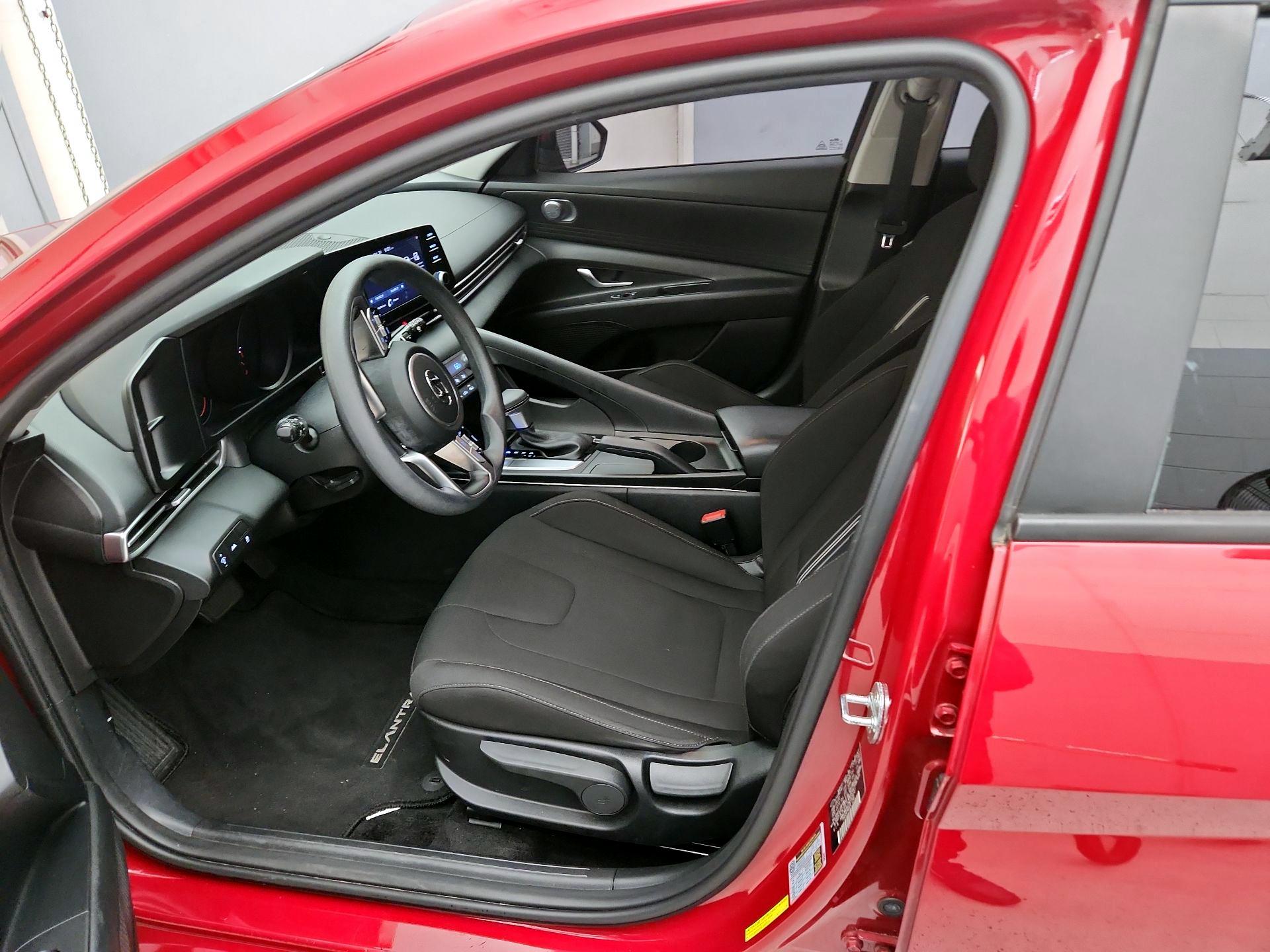 Thumbnail: 2022 Hyundai Elantra - 11