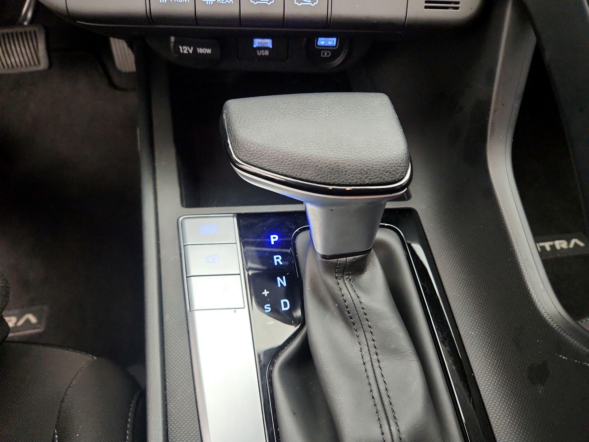 Thumbnail: 2022 Hyundai Elantra - 17