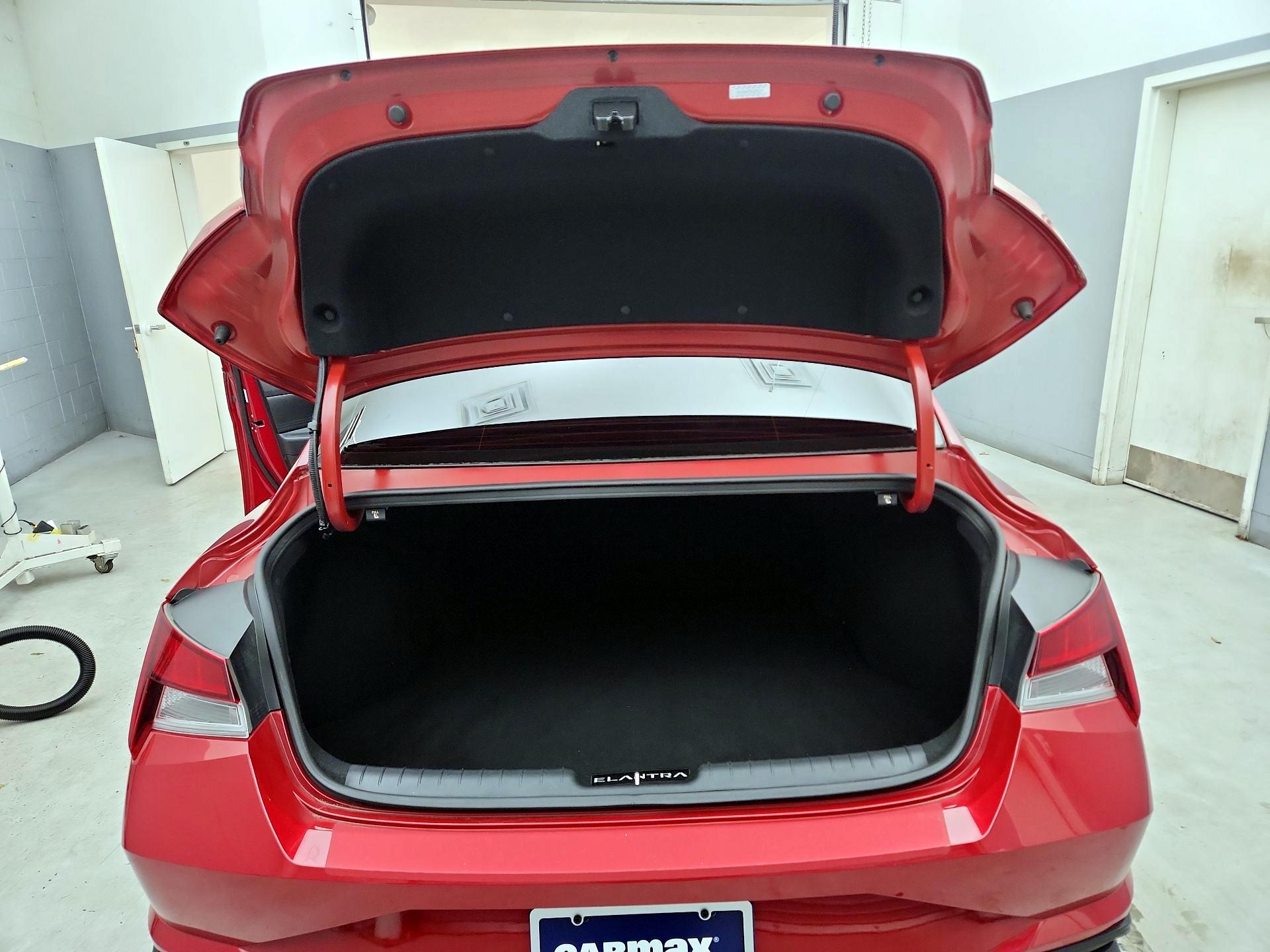 Thumbnail: 2022 Hyundai Elantra - 20