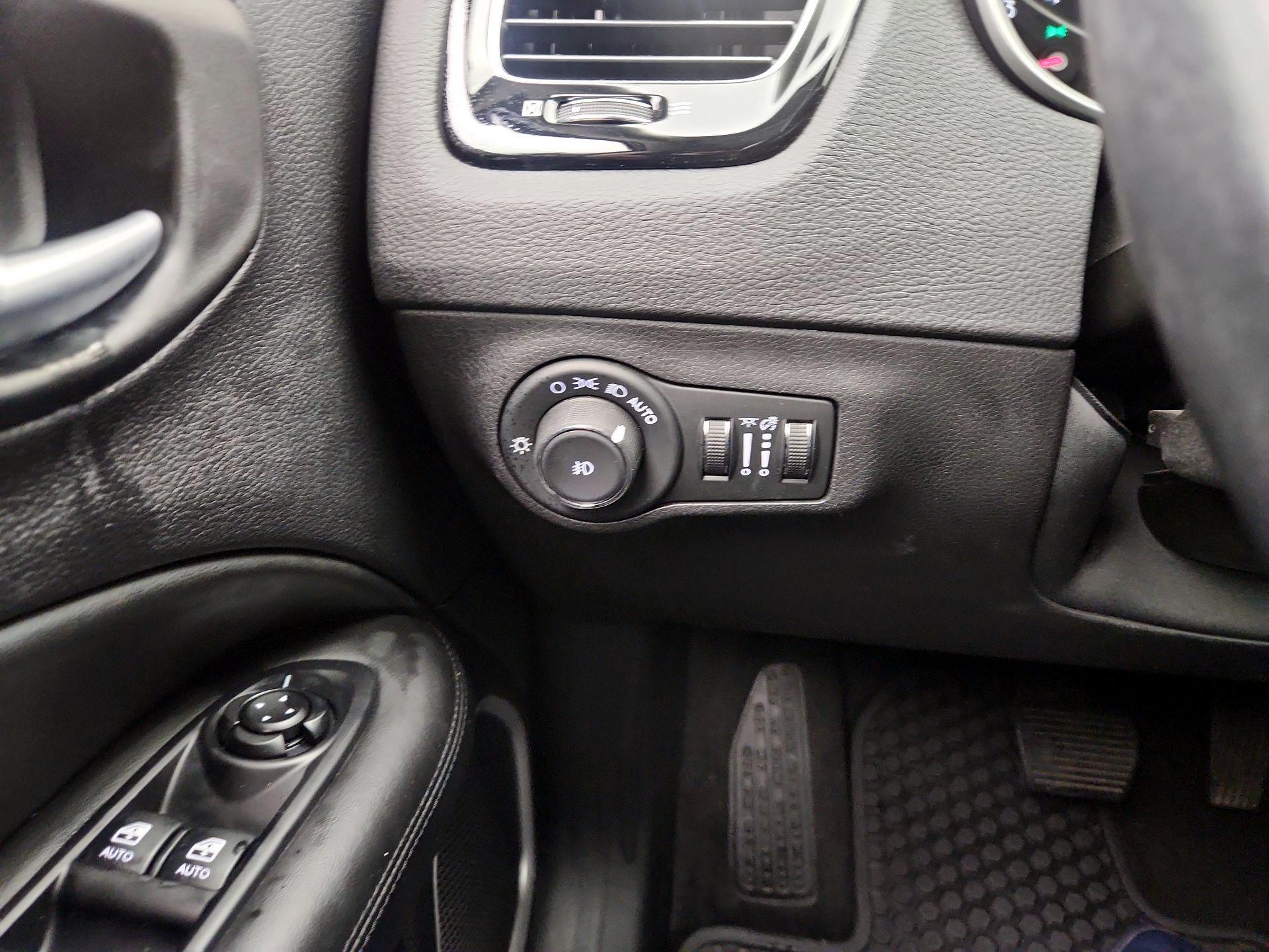 Thumbnail: 2019 Jeep Compass - 13