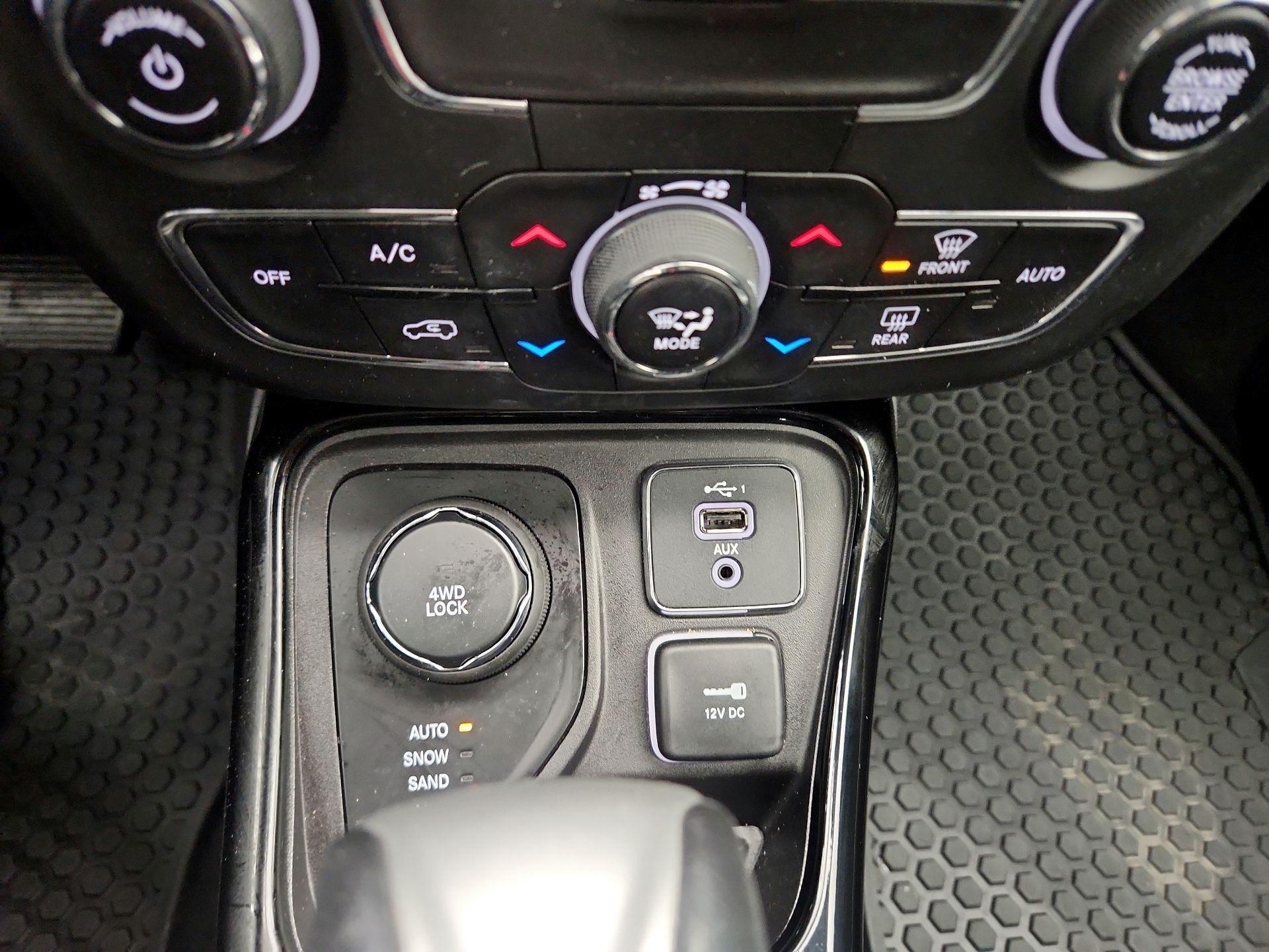 Thumbnail: 2019 Jeep Compass - 18