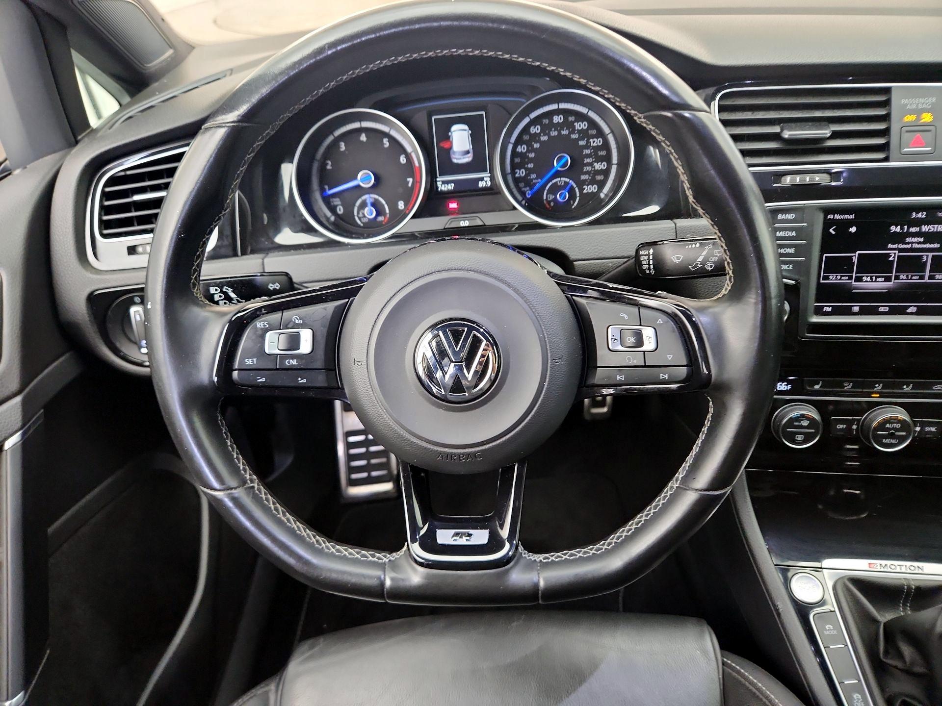 Thumbnail: 2016 Volkswagen Golf - 10