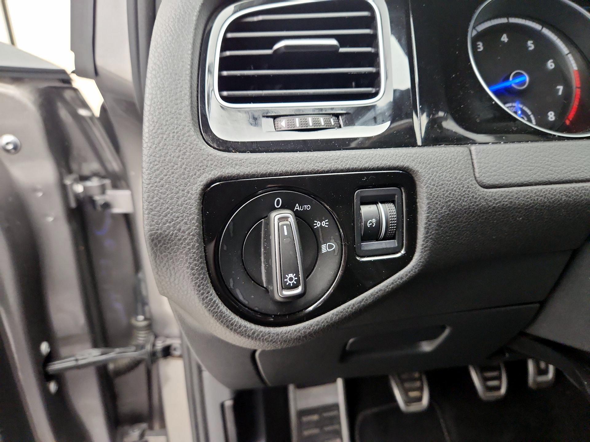 Thumbnail: 2016 Volkswagen Golf - 13