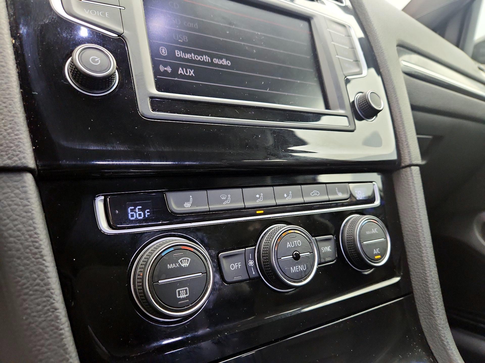 Thumbnail: 2016 Volkswagen Golf - 15