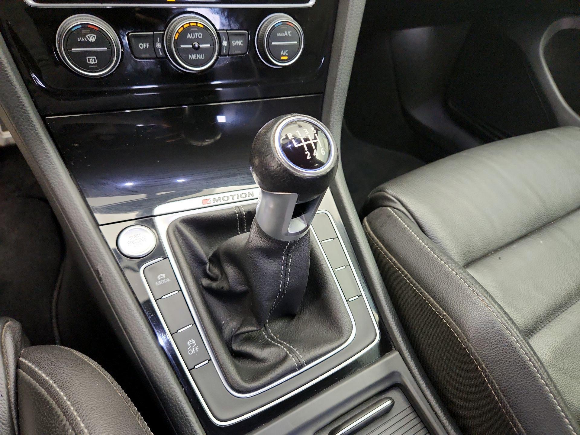 Thumbnail: 2016 Volkswagen Golf - 16