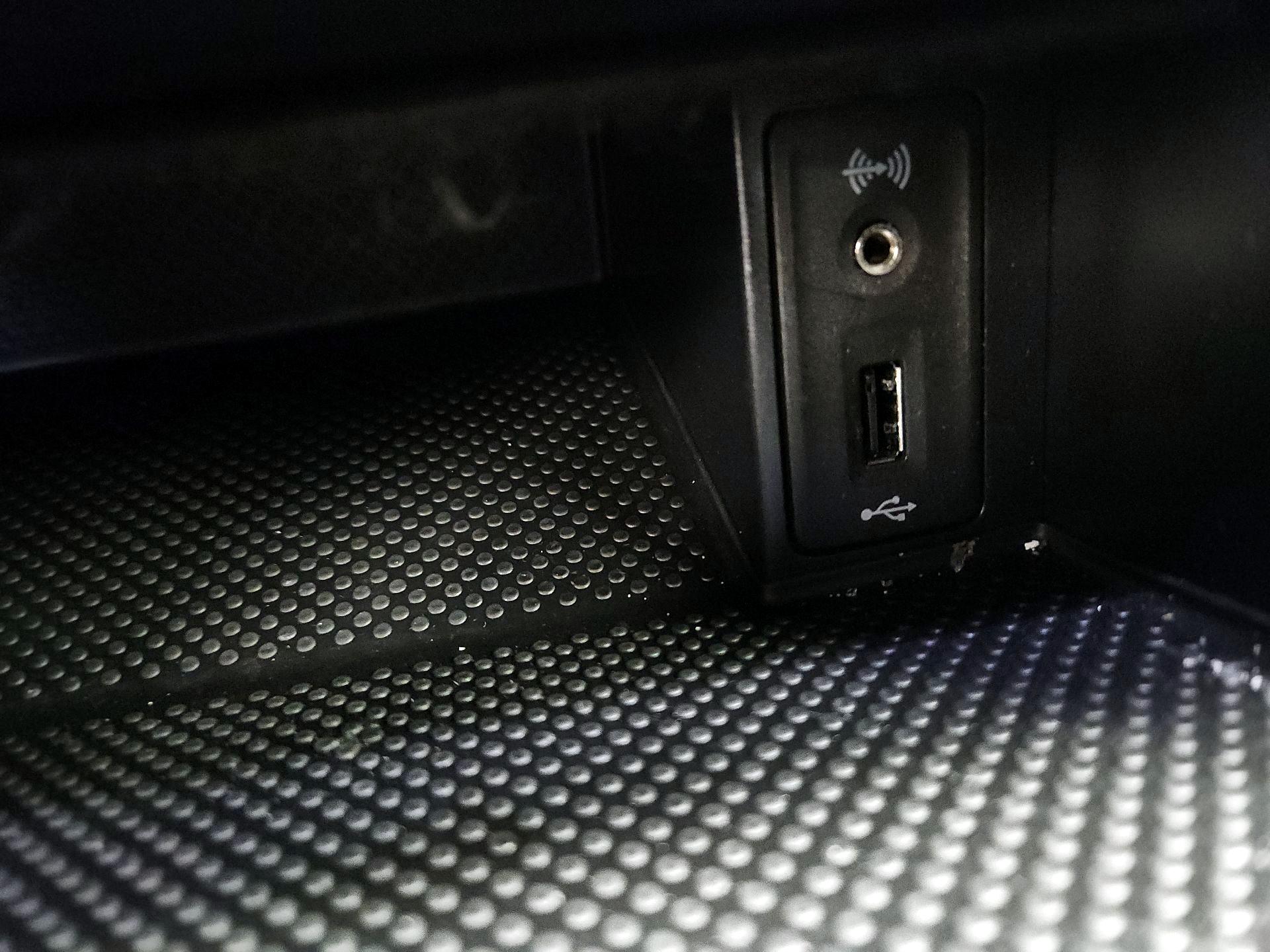 Thumbnail: 2016 Volkswagen Golf - 17