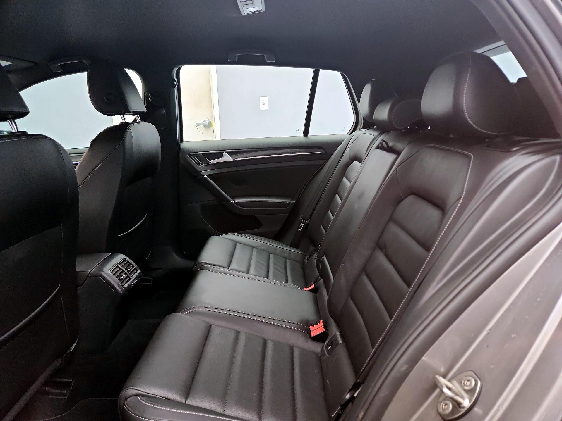 Thumbnail: 2016 Volkswagen Golf - 18