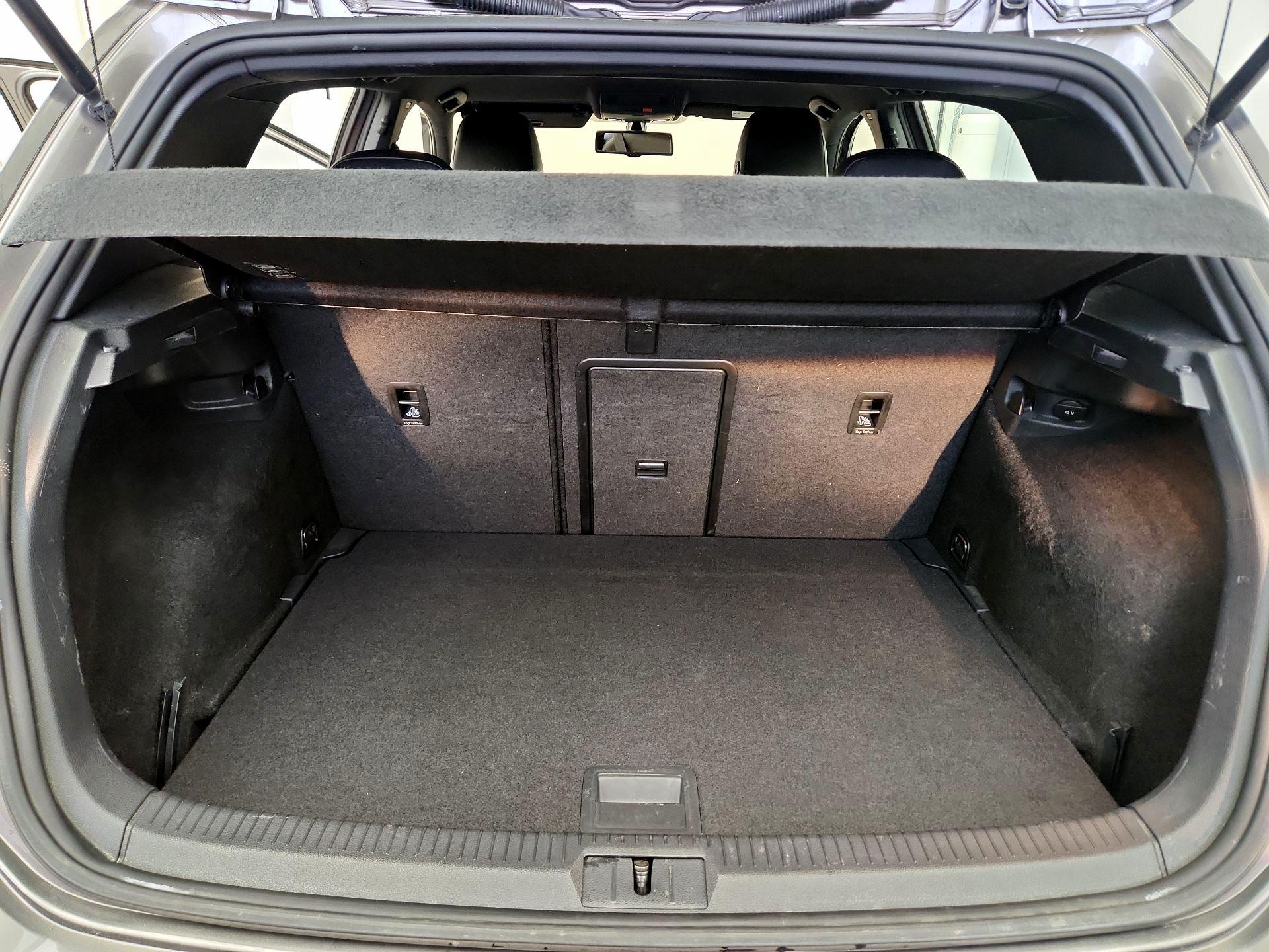 Thumbnail: 2016 Volkswagen Golf - 19