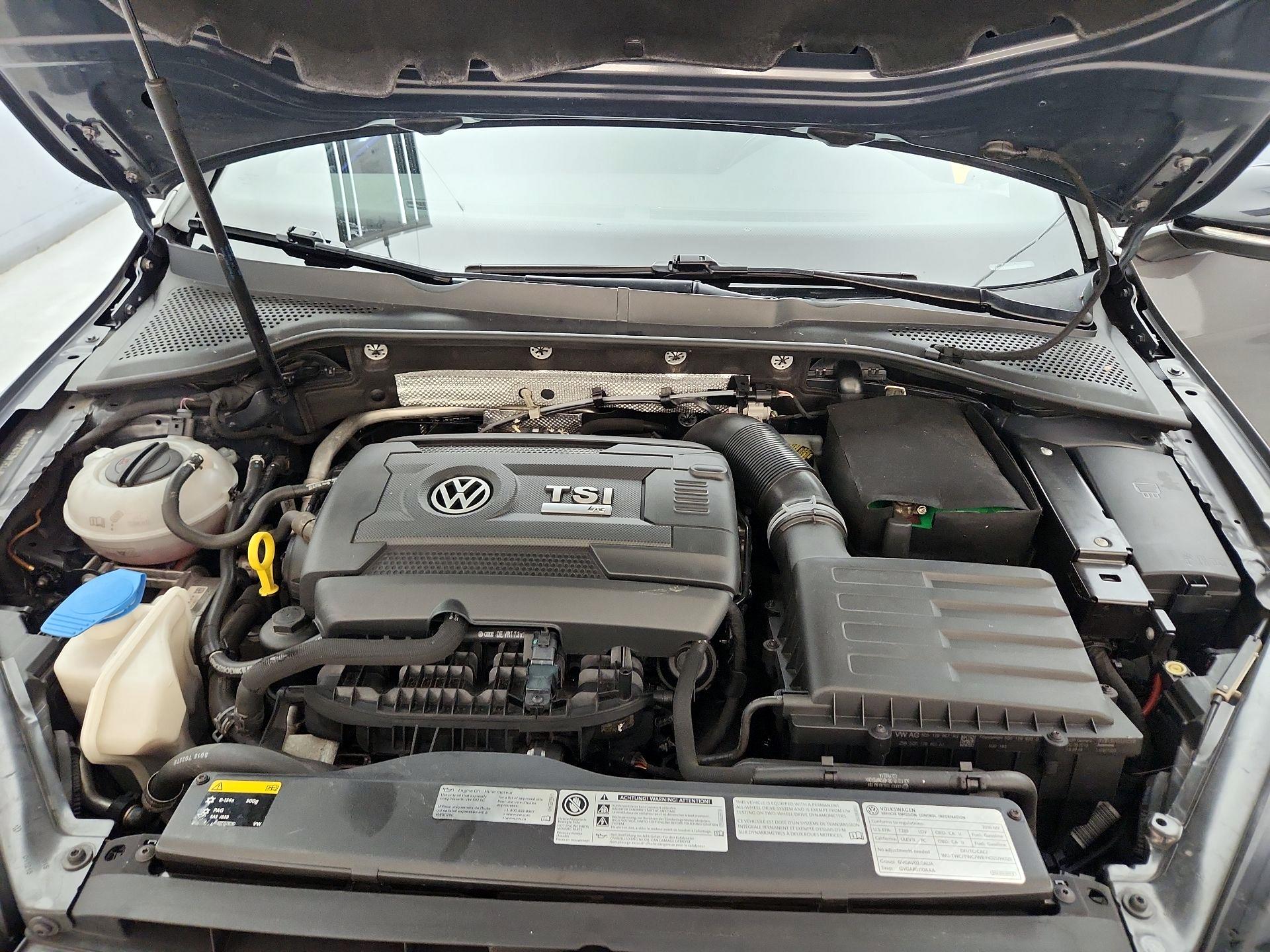 Thumbnail: 2016 Volkswagen Golf - 20