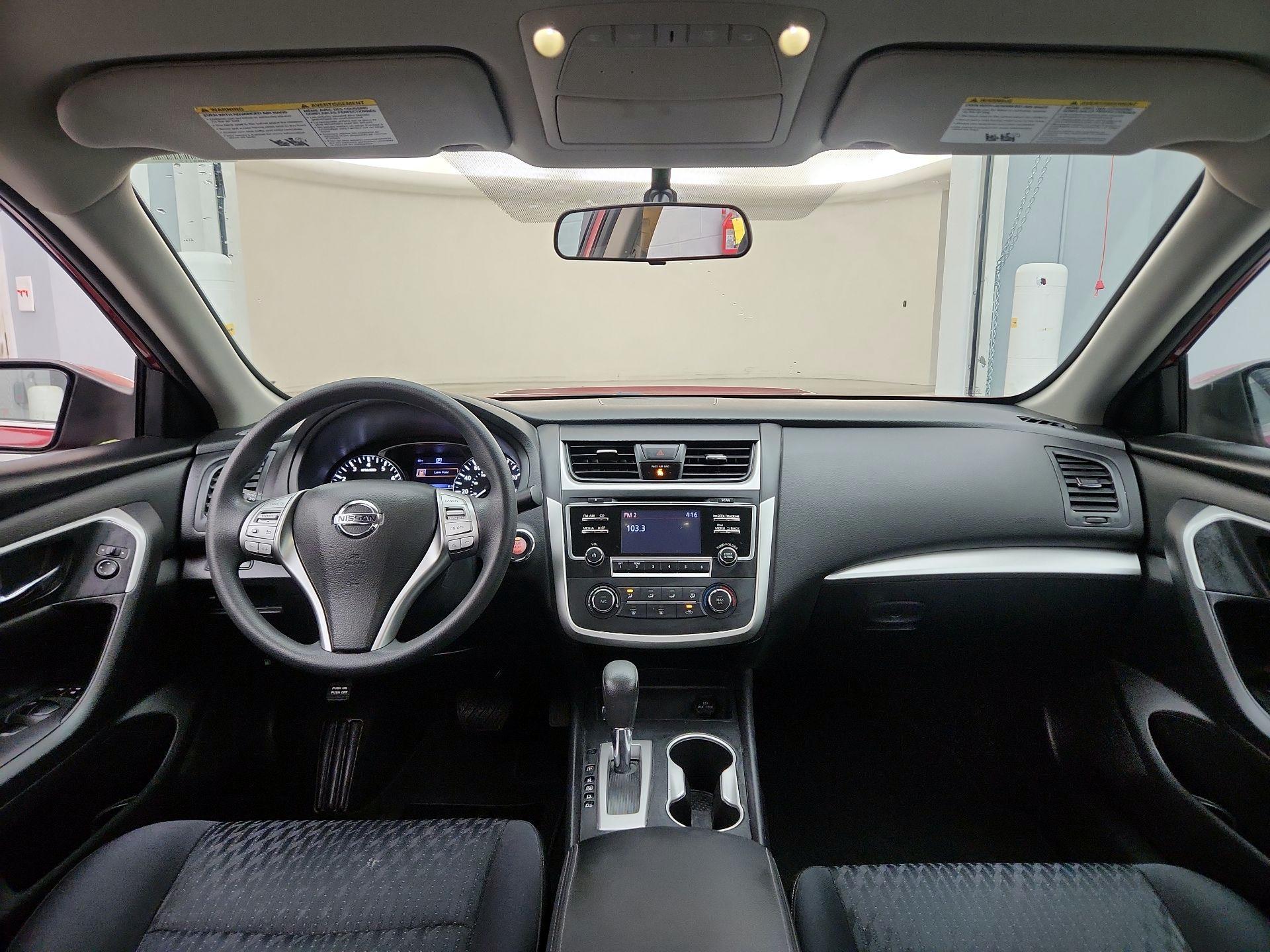 Thumbnail: 2017 Nissan Altima - 9