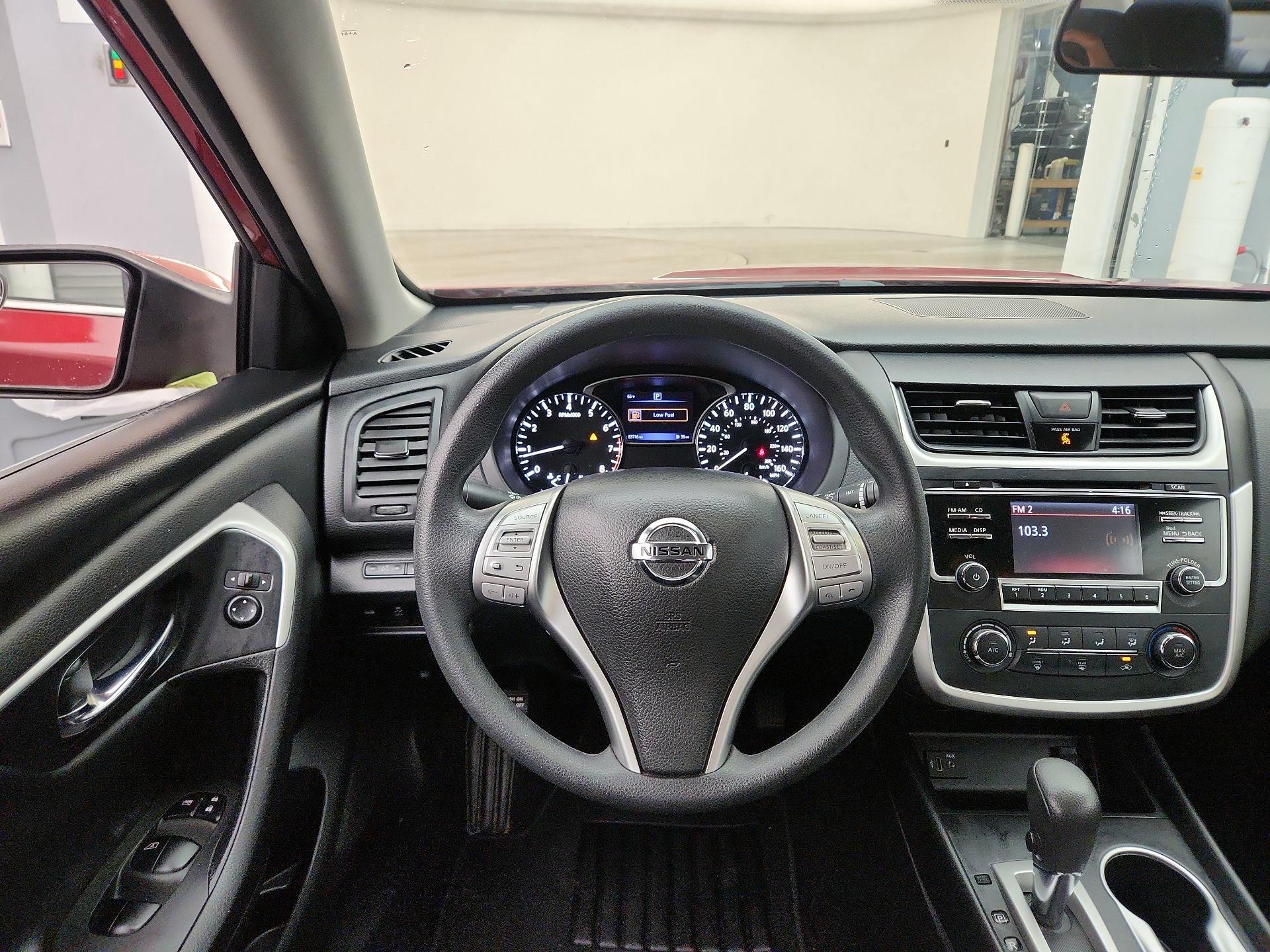 Thumbnail: 2017 Nissan Altima - 10