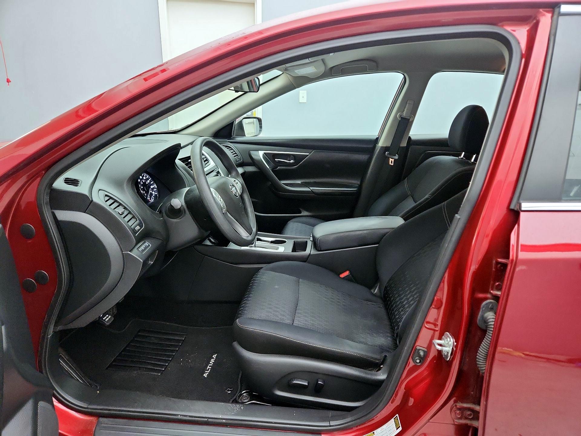 Thumbnail: 2017 Nissan Altima - 11