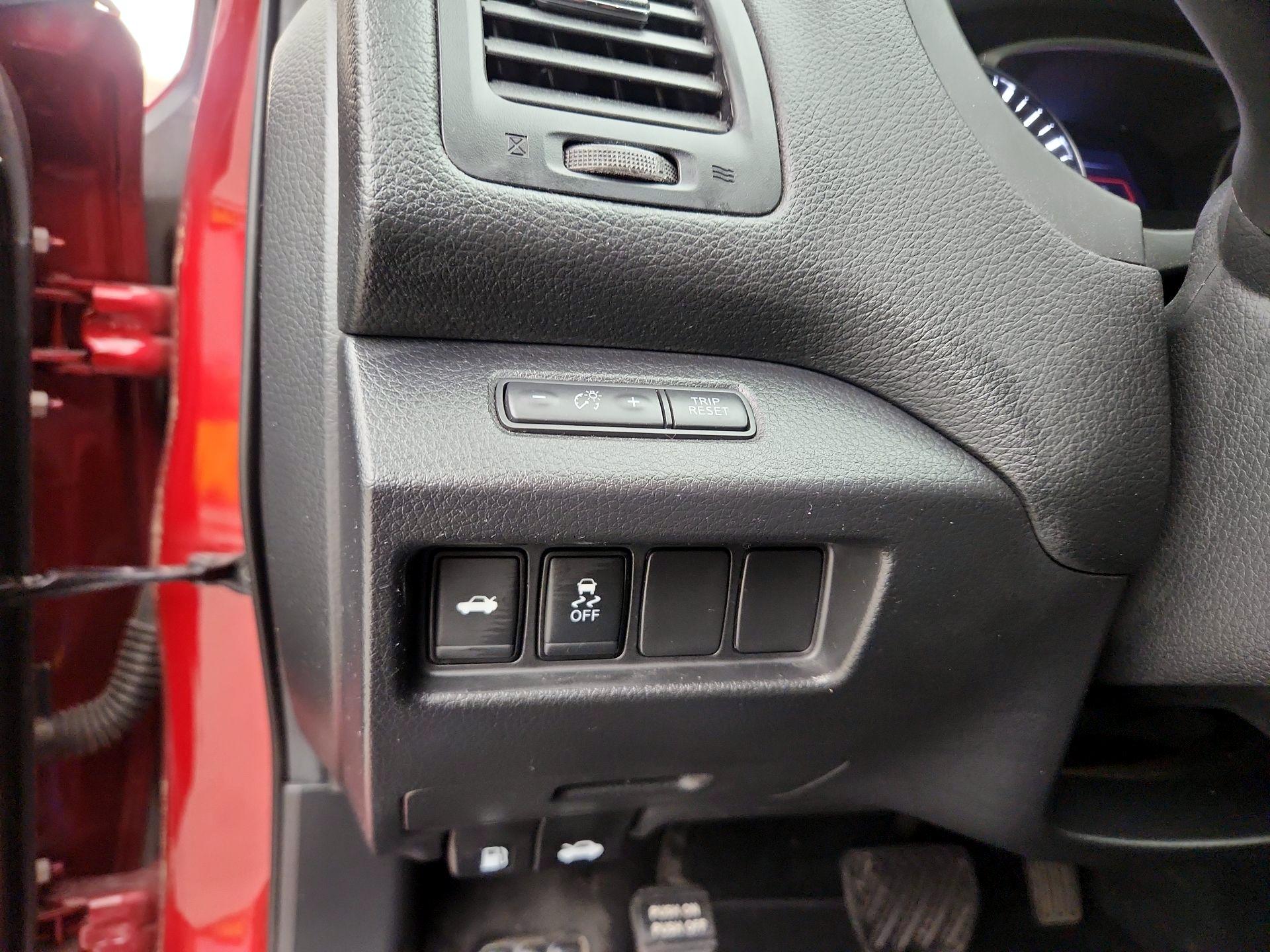 Thumbnail: 2017 Nissan Altima - 13