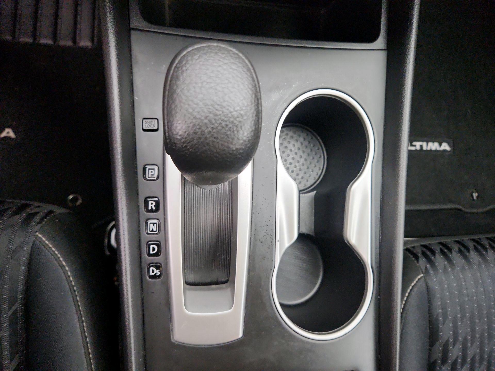 Thumbnail: 2017 Nissan Altima - 17