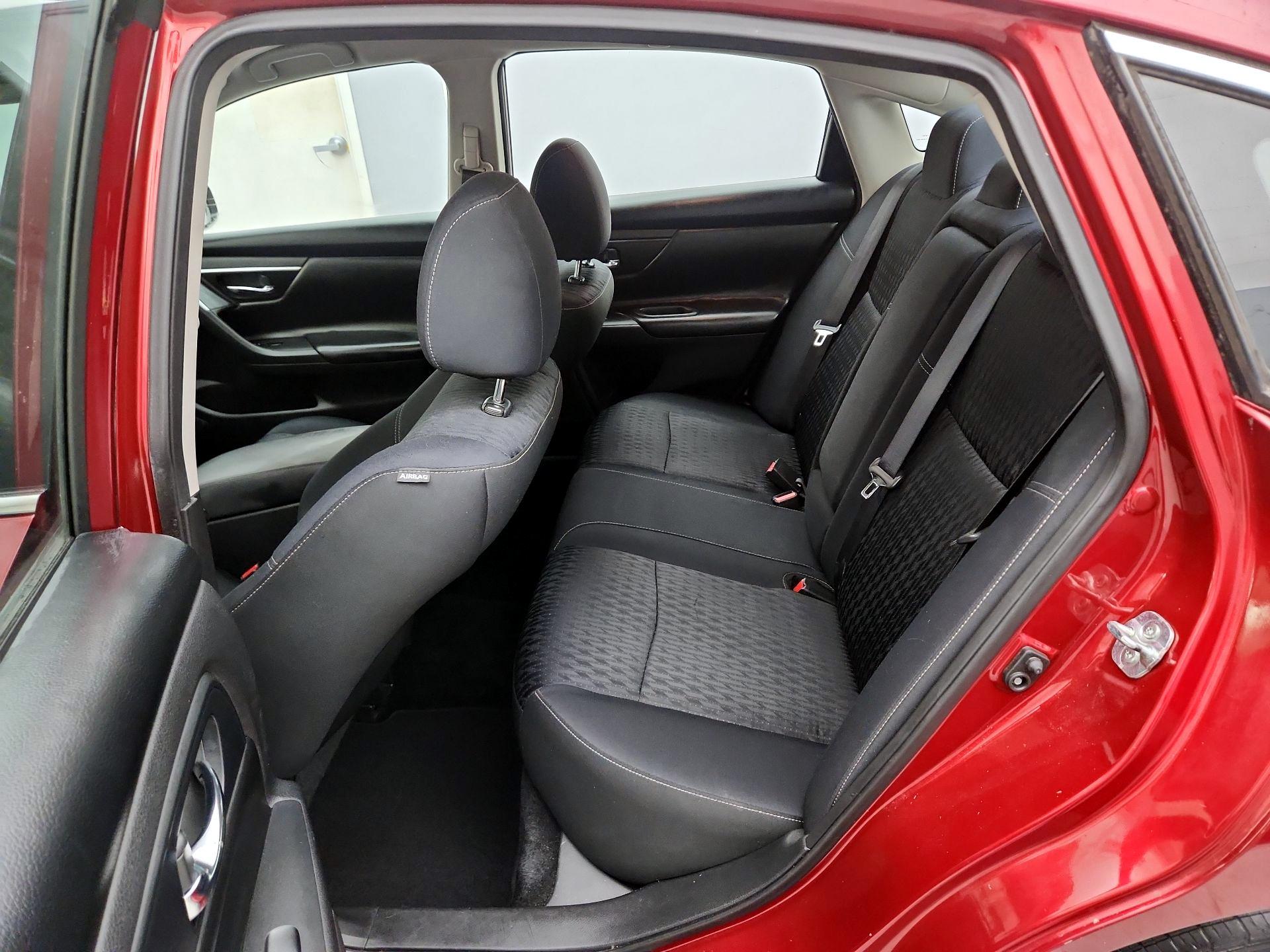 Thumbnail: 2017 Nissan Altima - 19