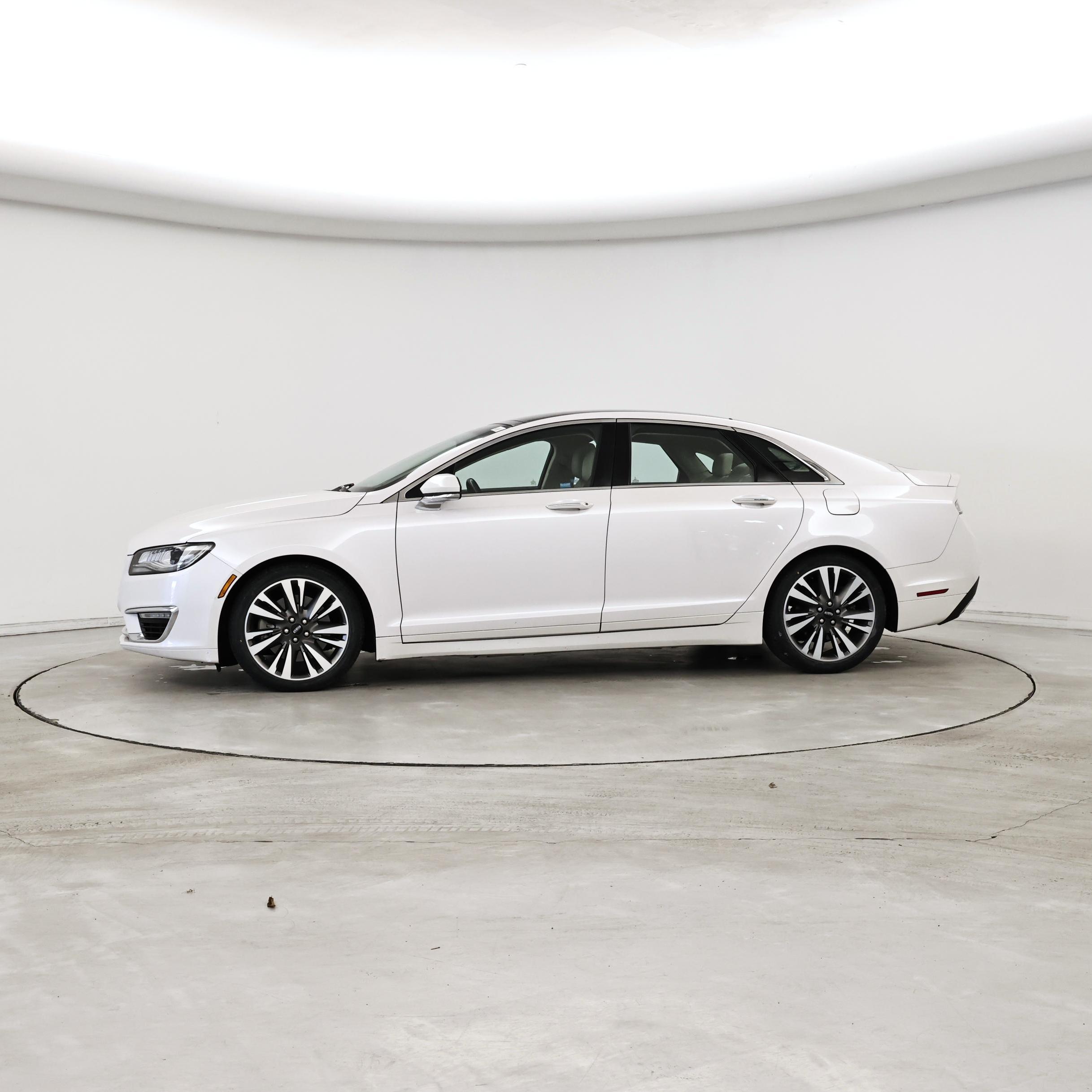 Thumbnail: 2017 Lincoln MKZ - 3