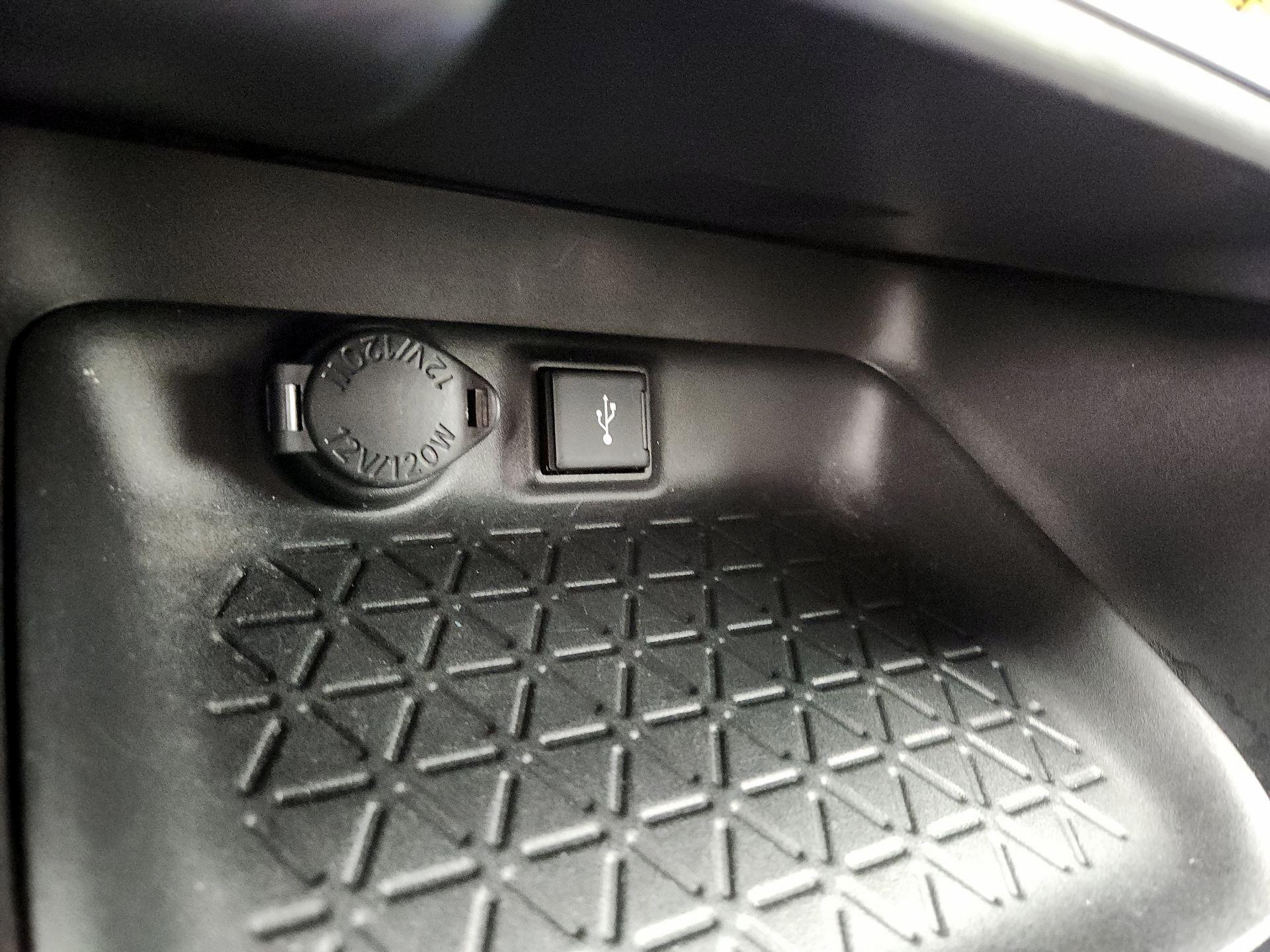 Thumbnail: 2021 Toyota RAV4 - 18