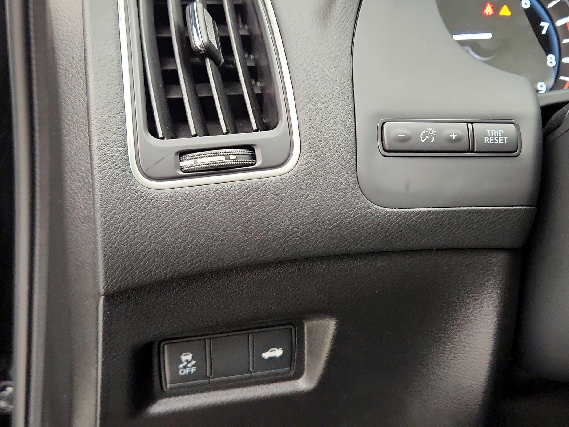 Thumbnail: 2023 INFINITI Q50 - 13