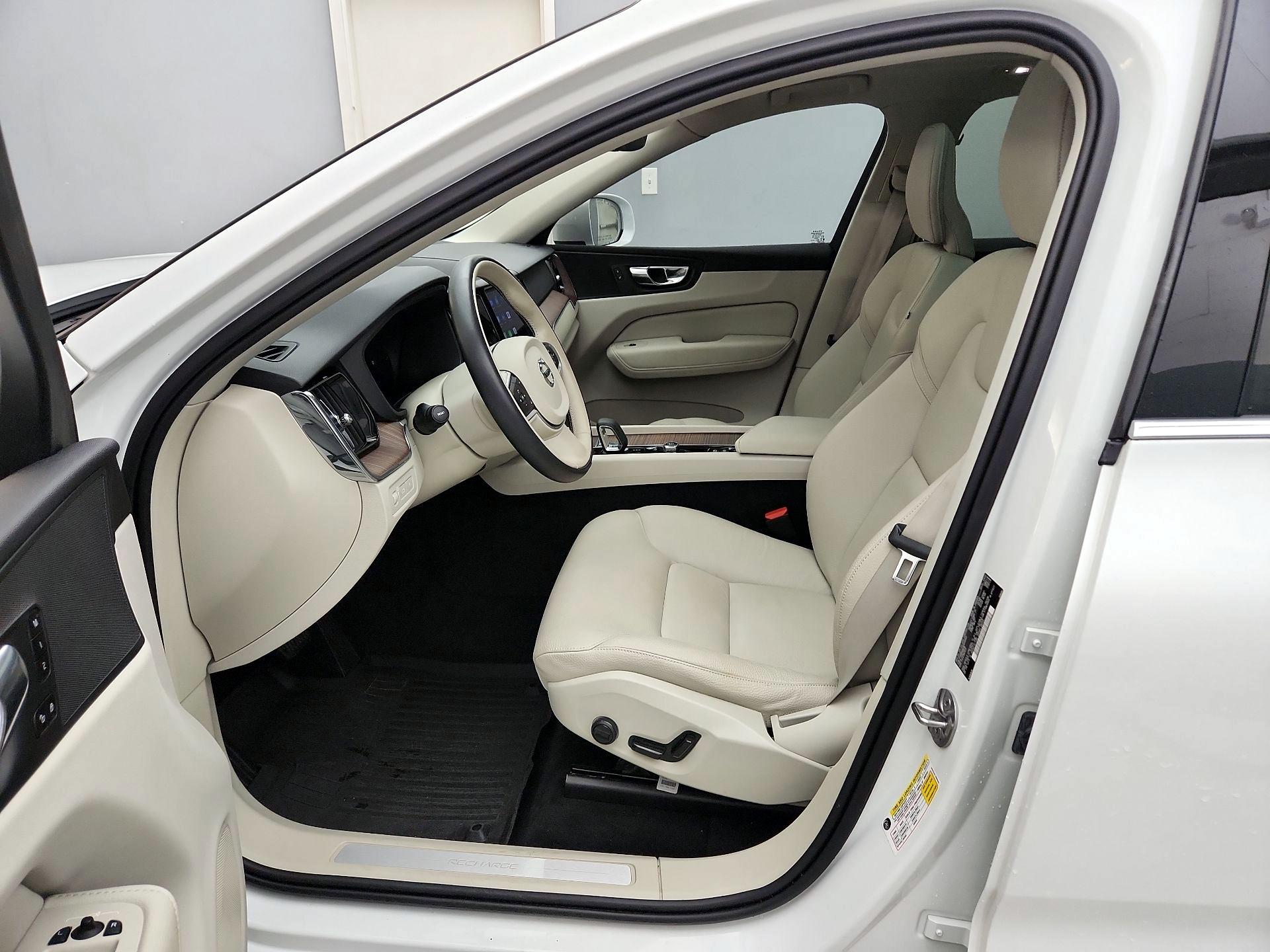 Thumbnail: 2022 Volvo XC60 - 11